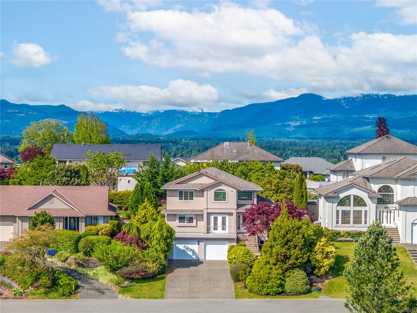 $1,095,000 - 1651 Swan Cres<br>British Columbia, V9N 9A7