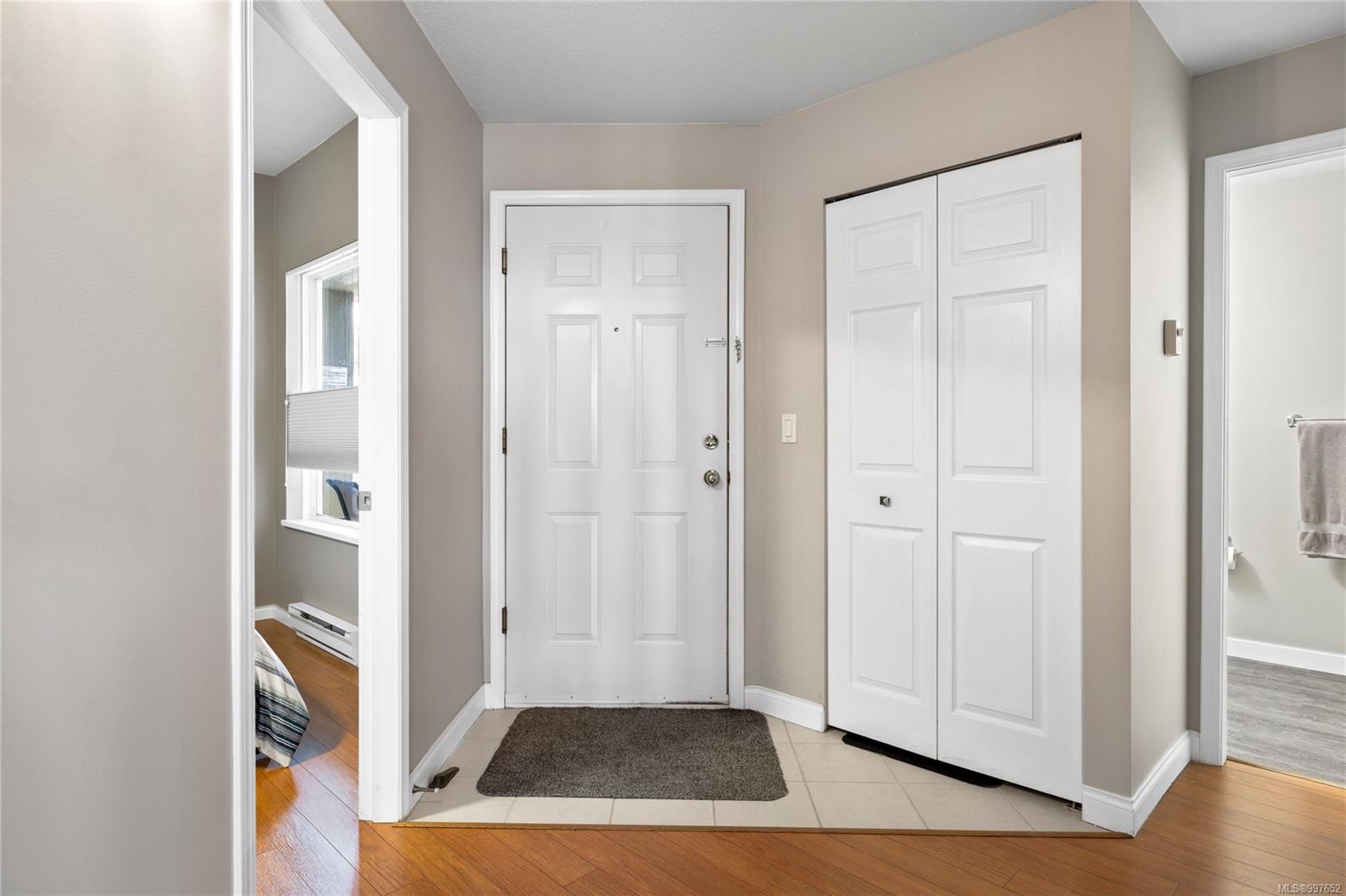$567,900 - 560 Stewart Ave<br>British Columbia, V9S 5T5