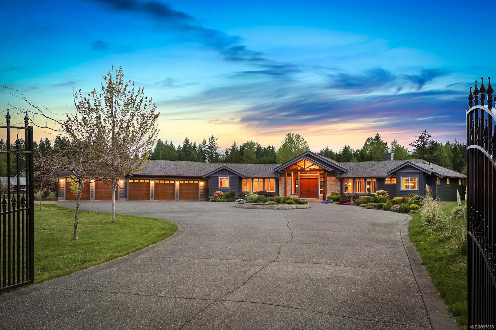 $1,950,000 - 1151 Anderton Rd<br>British Columbia, V9M 3Y8