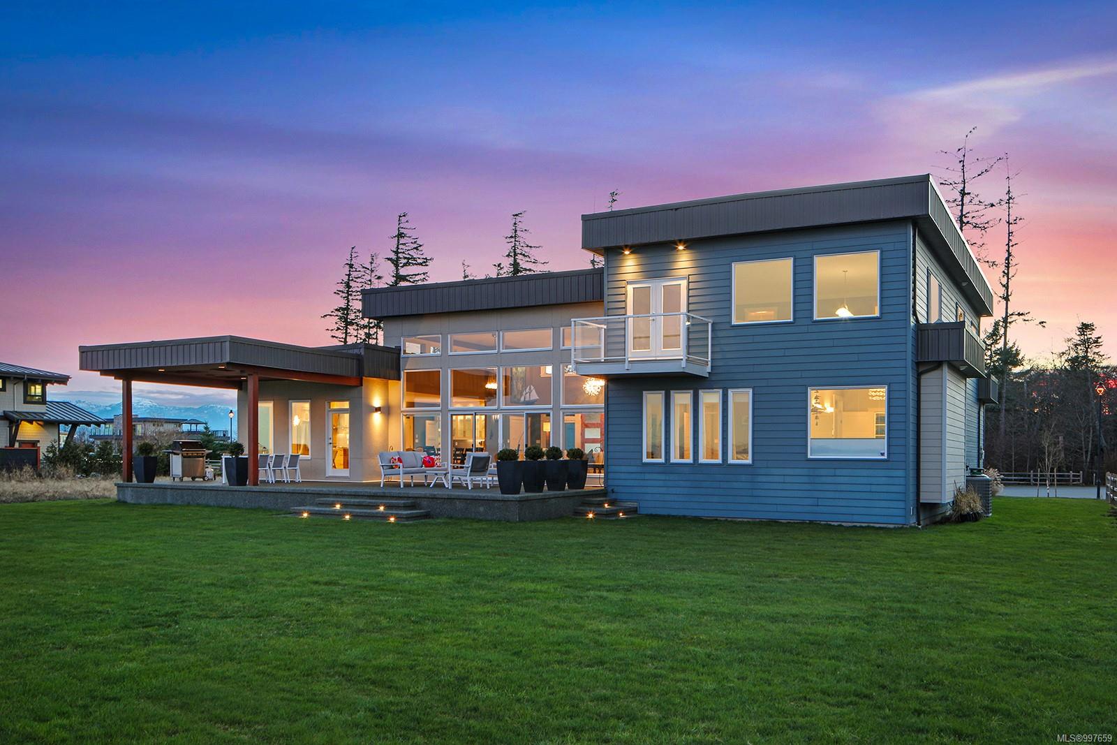 $2,400,000 - 300 Connemara Rd<br>British Columbia, V9M 3T4
