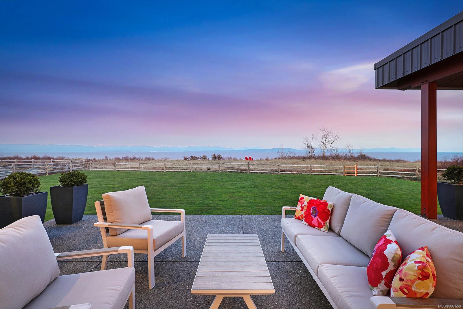 $2,400,000 - 300 Connemara Rd<br>British Columbia, V9M 3T4