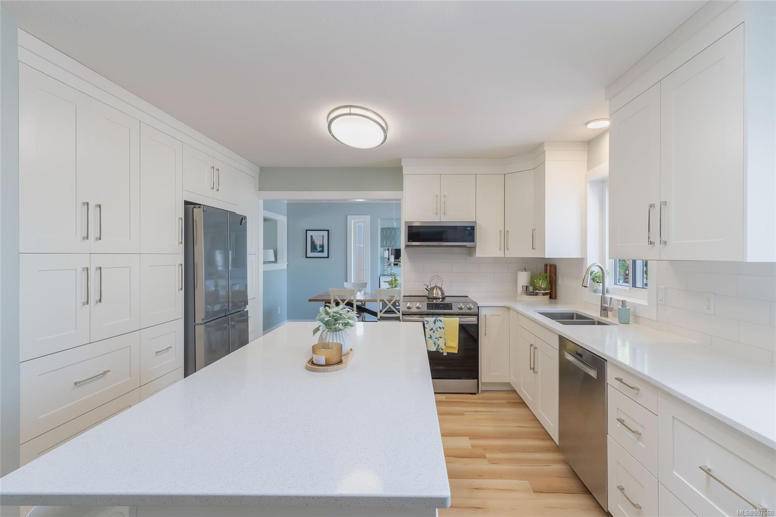 $874,900 - 5918 Beacon Pl<br>British Columbia, V9V 1J6