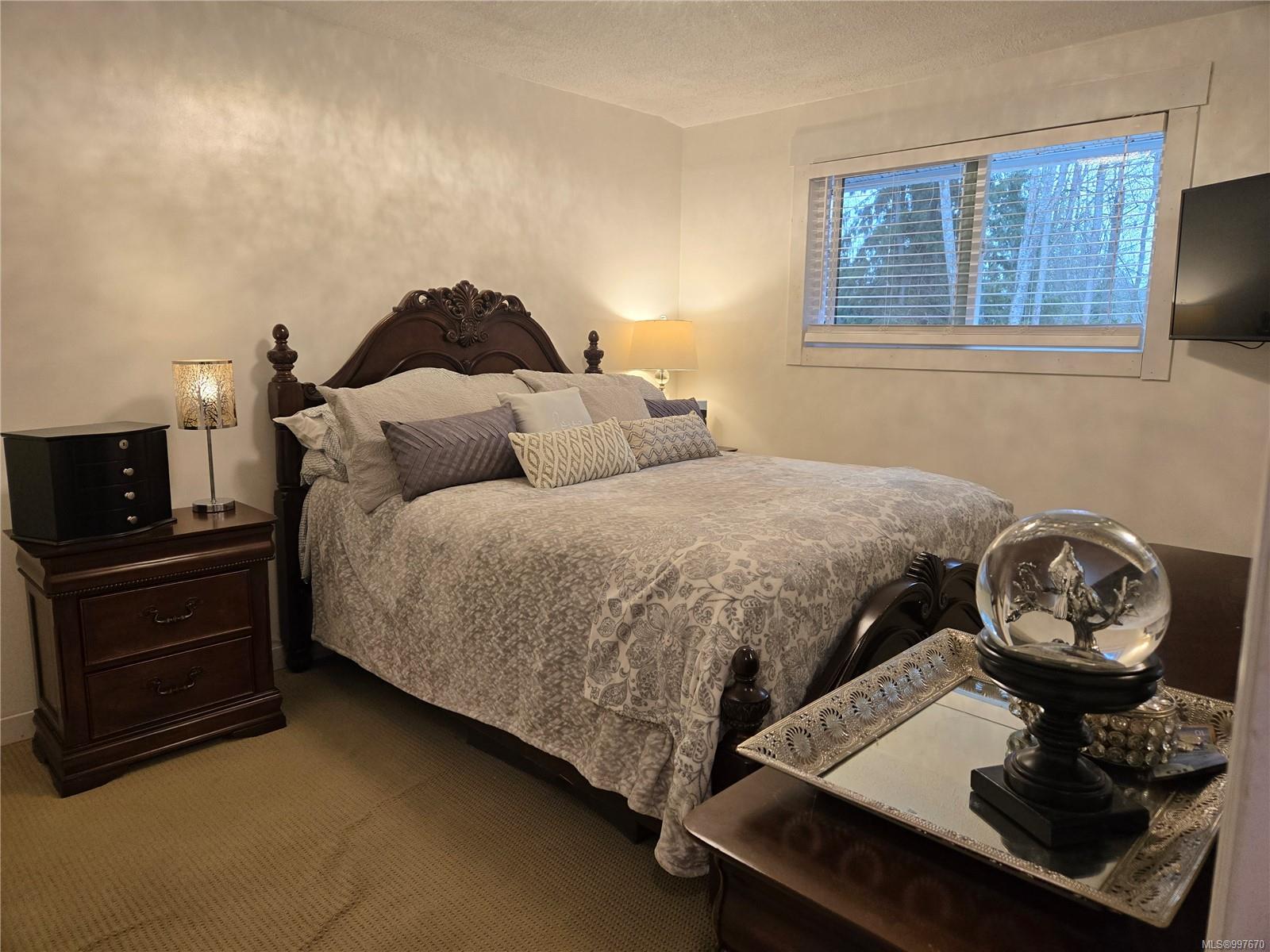 $995,000 - 2275 Island Hwy<br>British Columbia, V9P 9E2