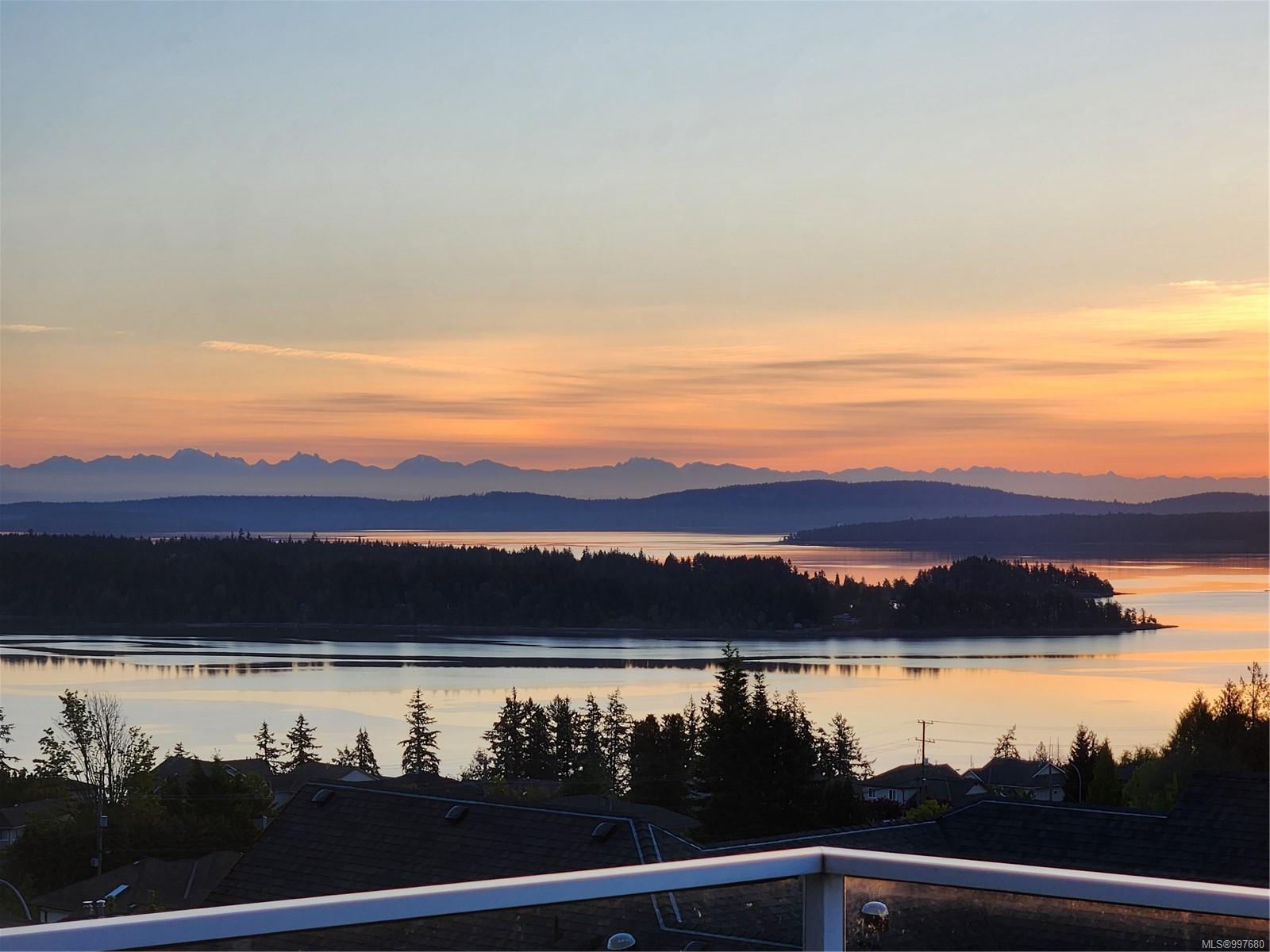 $964,500 - 483 Hillview Ave<br>British Columbia, V9G 1W2