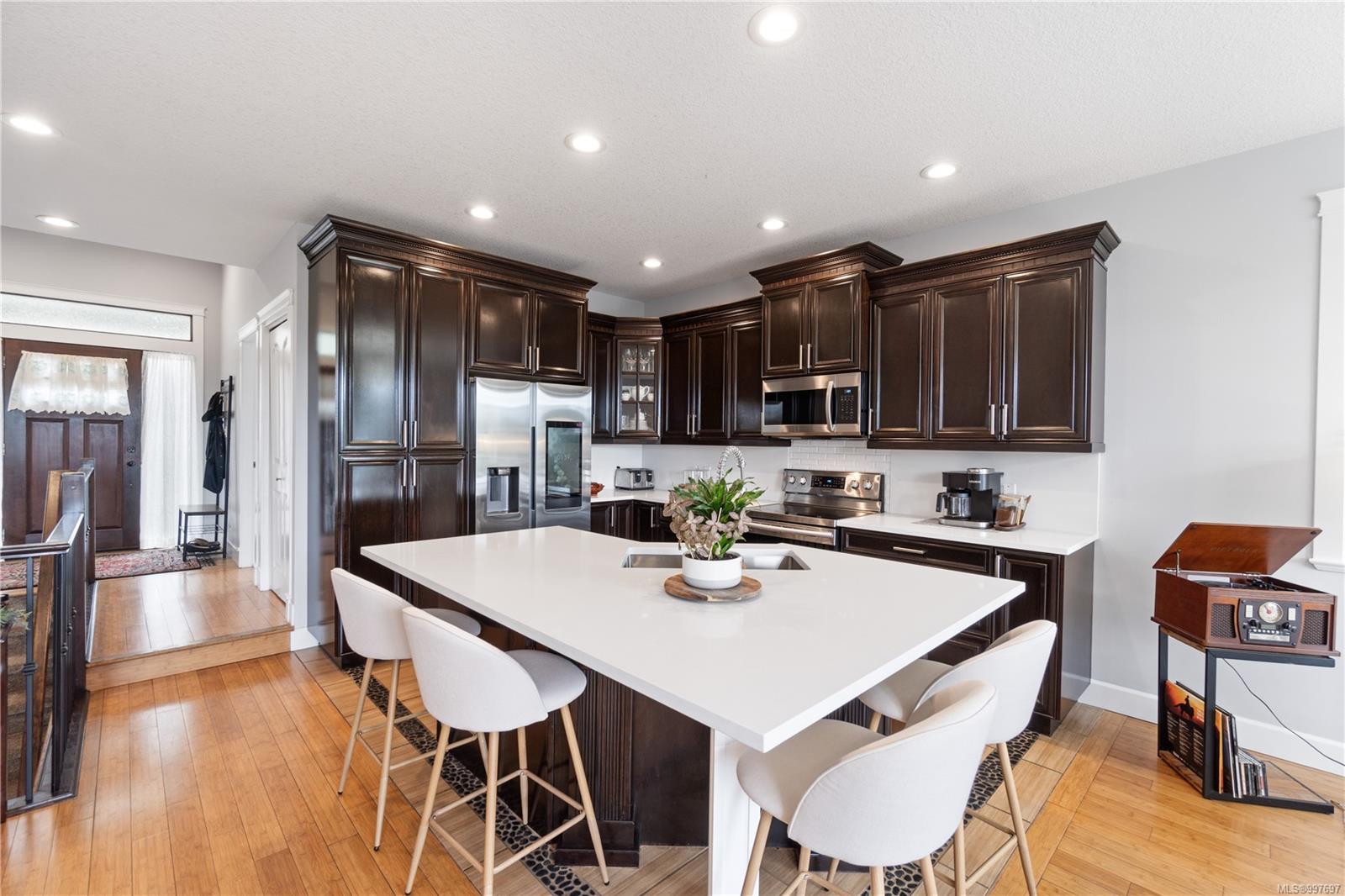 $1,099,000 - 4232 Gulfview Dr<br>British Columbia, V9T 6S7