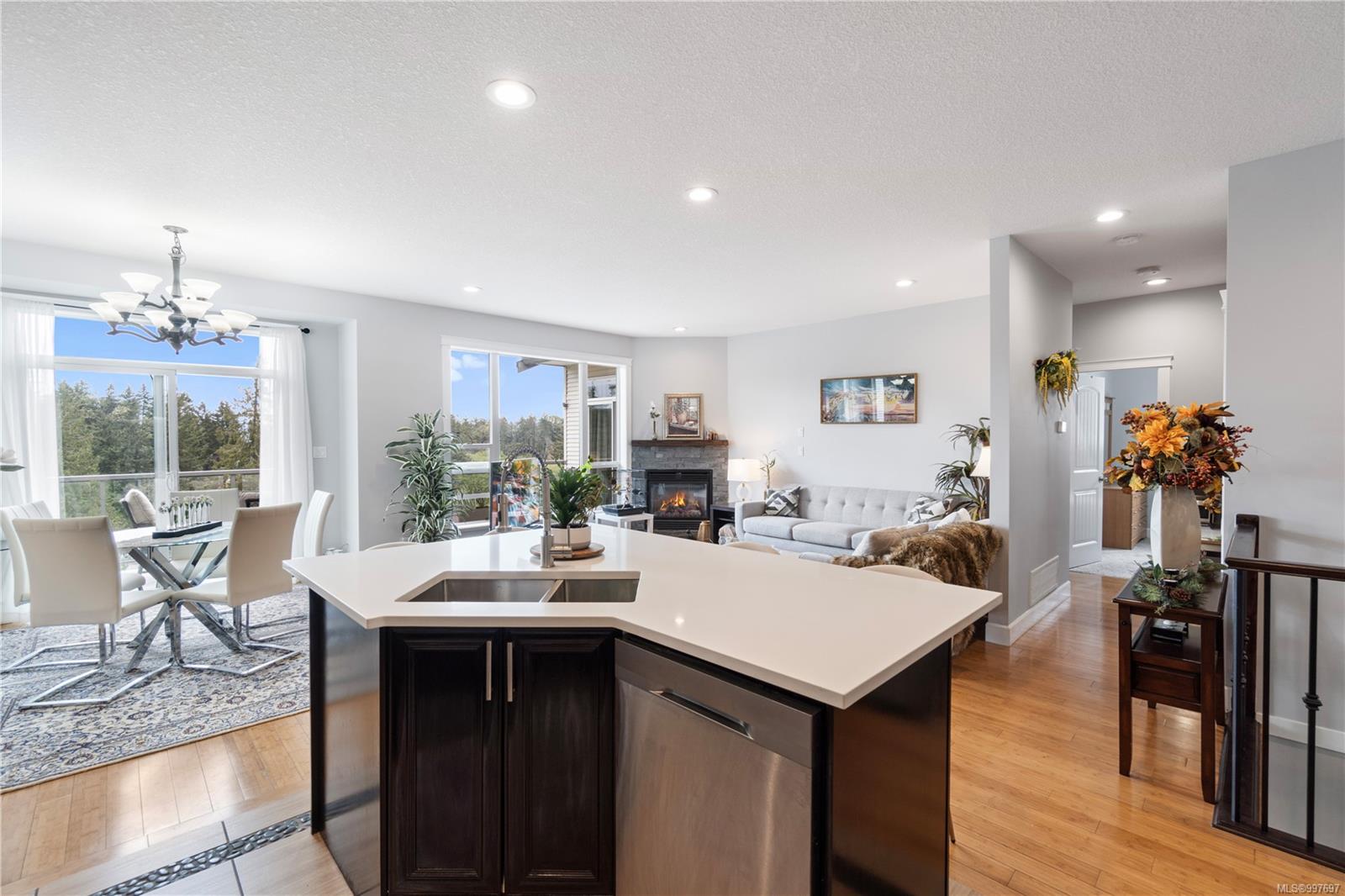 $1,099,000 - 4232 Gulfview Dr<br>British Columbia, V9T 6S7
