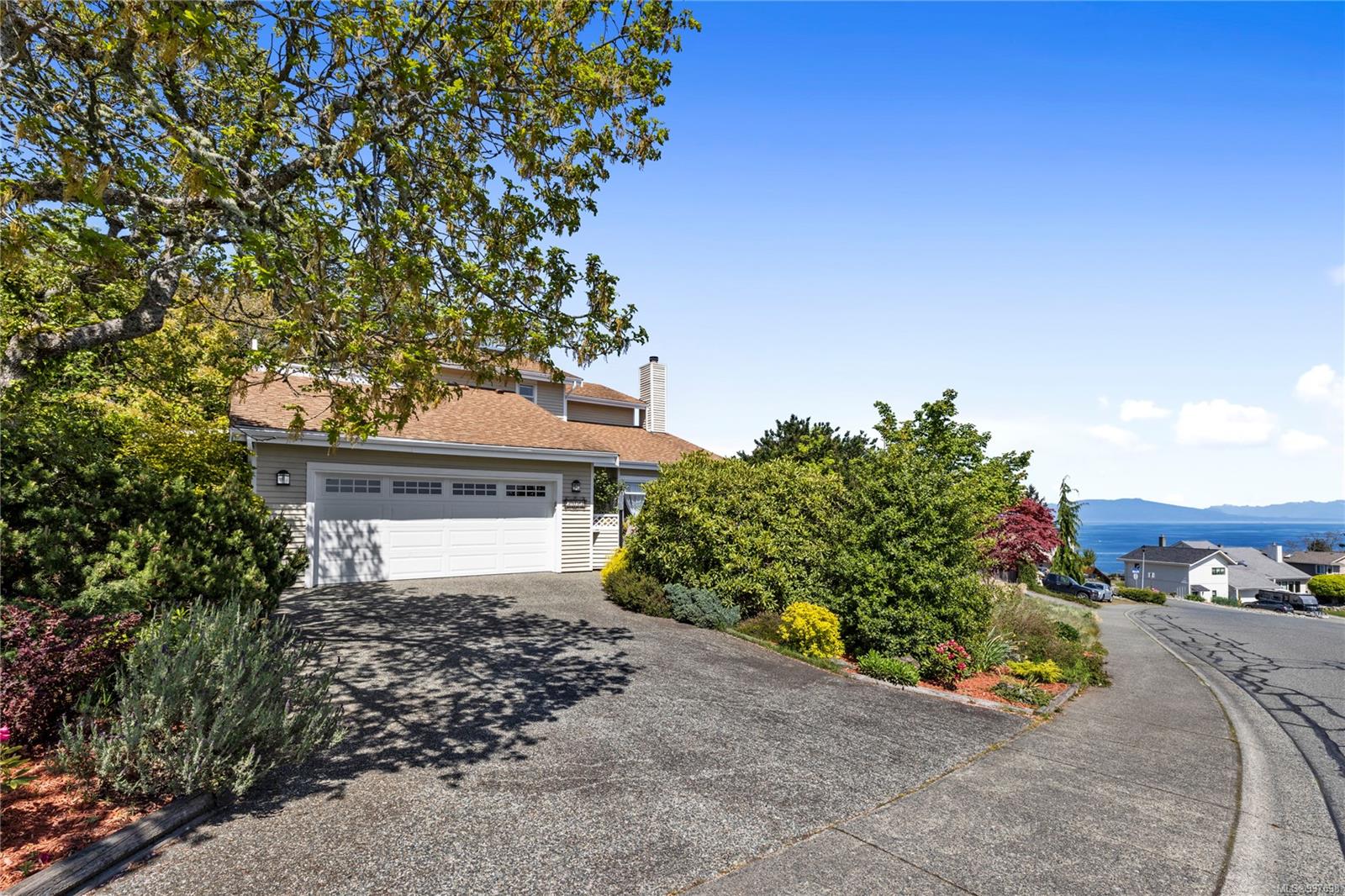 $1,280,000 - 3653 Glen Oaks Dr<br>British Columbia, V9T 5L3