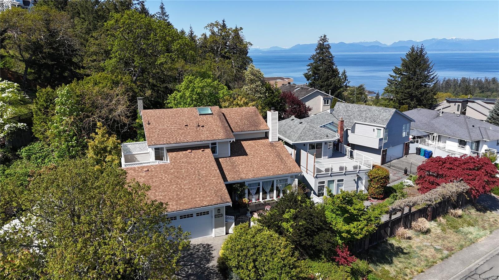 $1,280,000 - 3653 Glen Oaks Dr<br>British Columbia, V9T 5L3