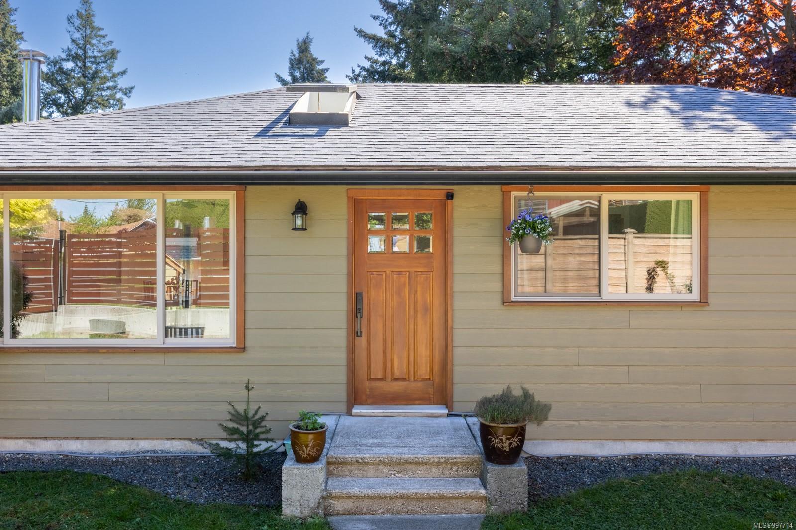 $775,000 - 1639 Centennial Ave<br>British Columbia, V9M 2V8