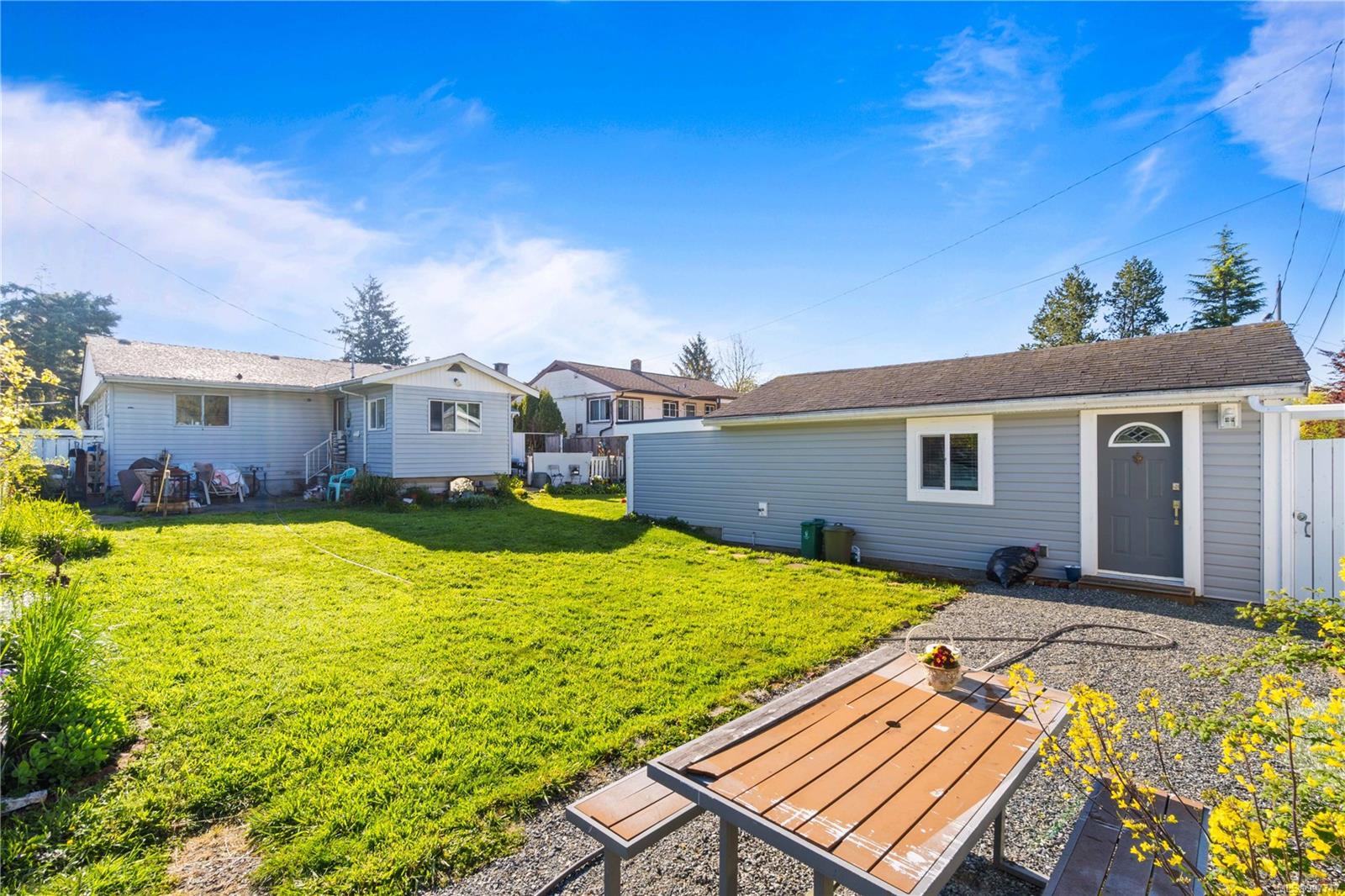 $649,900 - 701 Stirling Ave<br>British Columbia, V9R 4C9