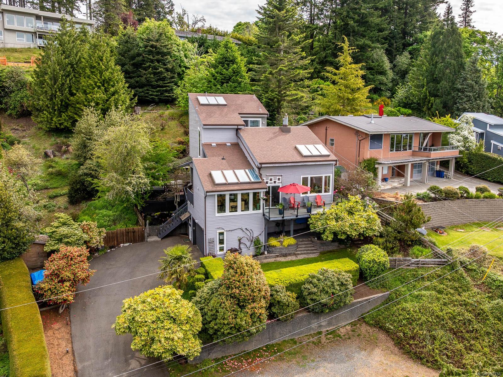 $1,785,000 - 1166 Yates Rd<br>British Columbia, V9M 3X3