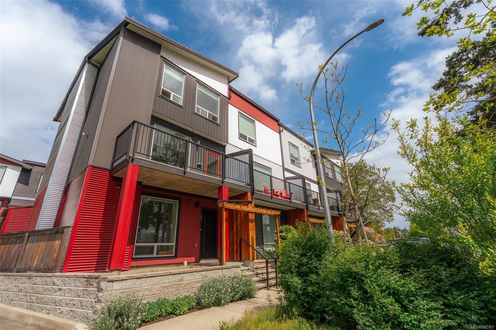 $535,000 - 1726 Kerrisdale Rd<br>British Columbia, V9S 1N5
