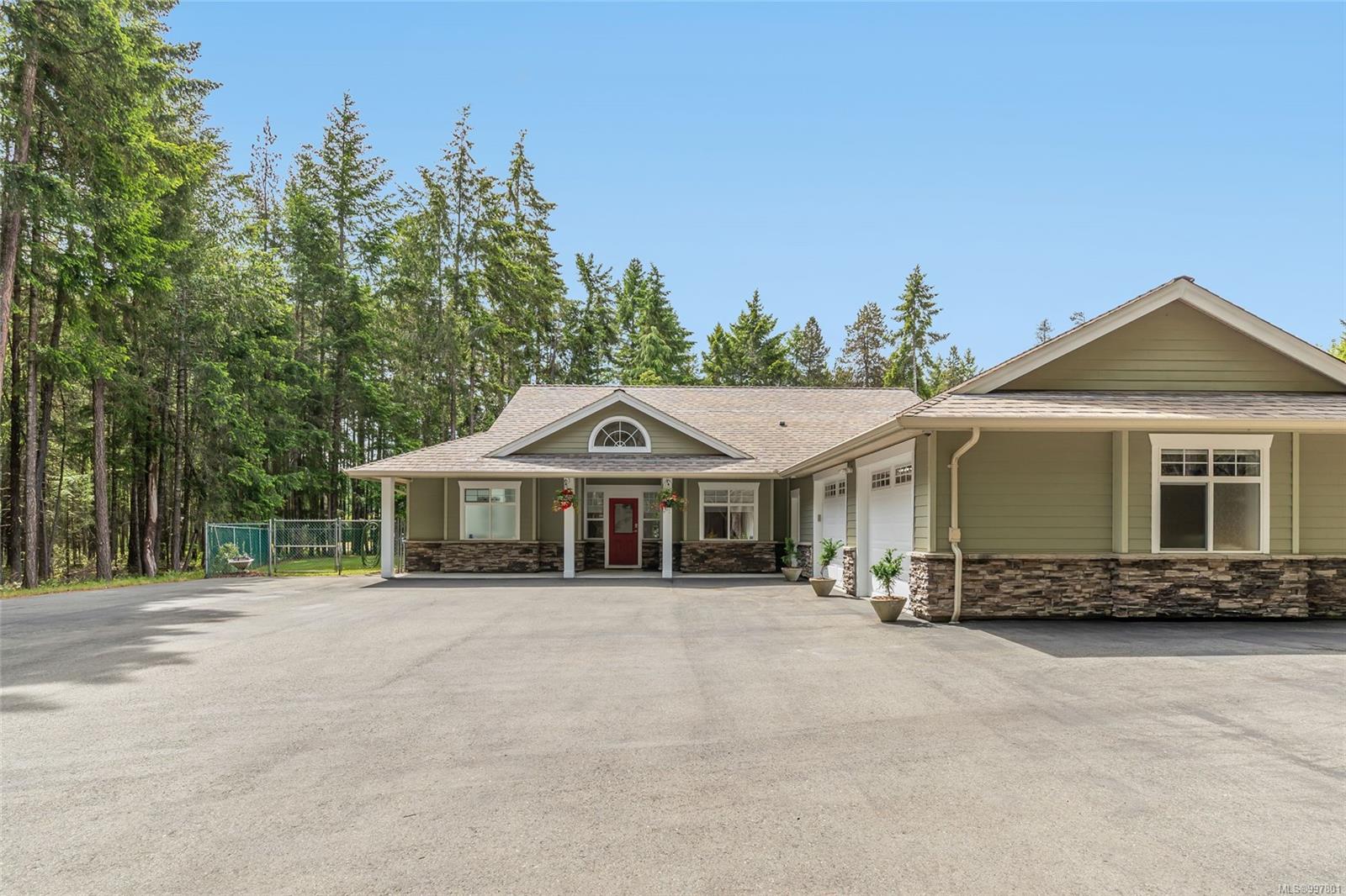 $2,060,000 - 900 Rivers Edge Dr<br>British Columbia, V9P 9L6