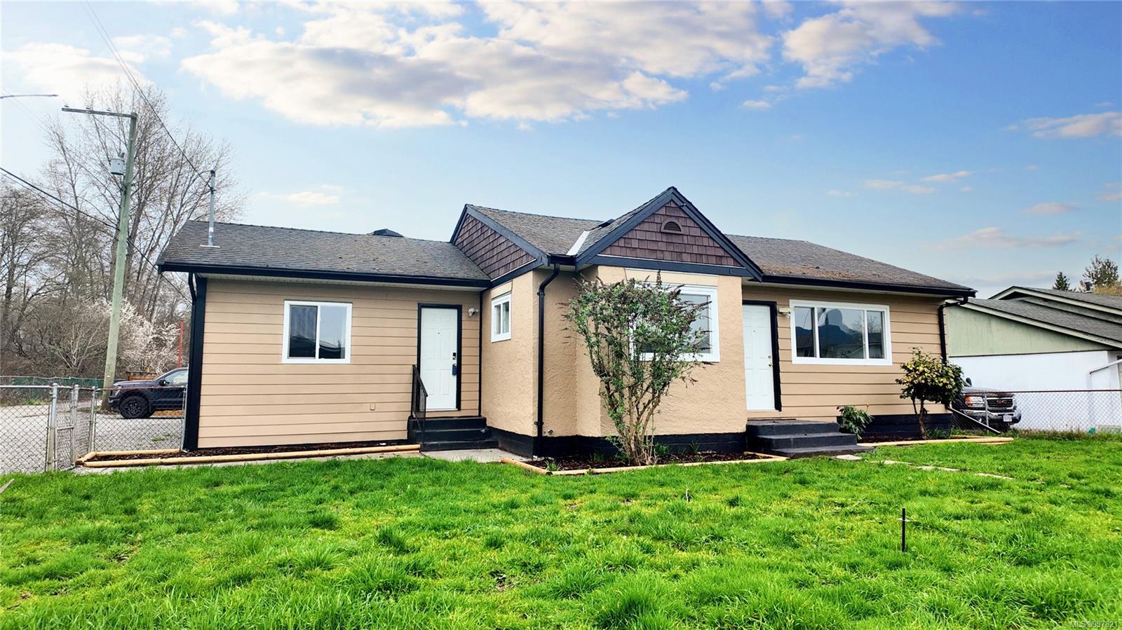 $585,000 - 1090 Trunk Rd<br>British Columbia, V9L 2S5