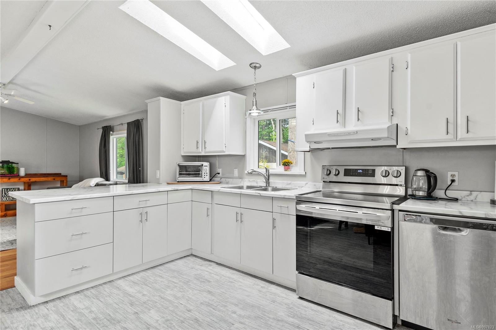 $589,900 - 2080 Hector Rd<br>British Columbia, V9N 5N1
