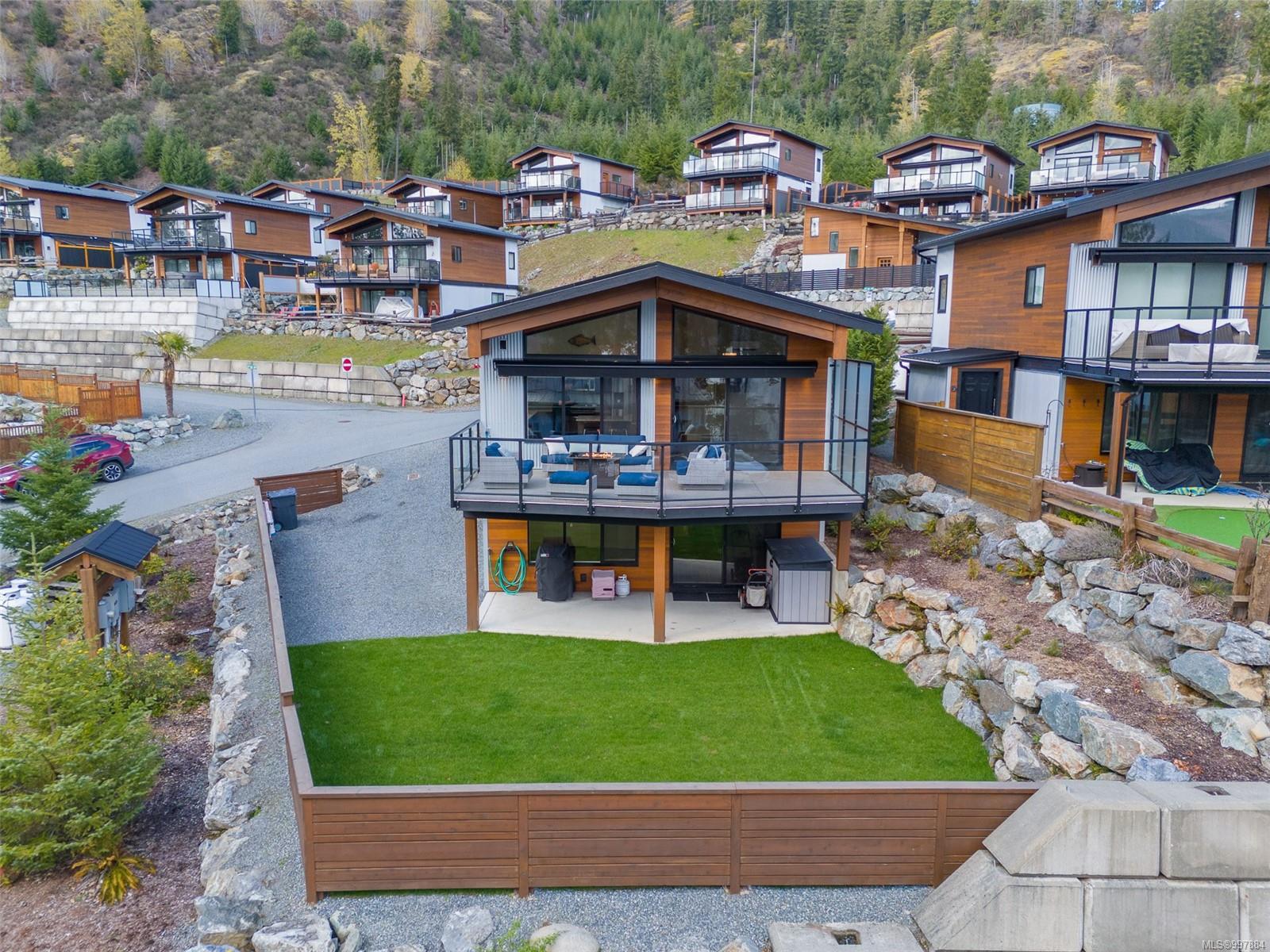 $959,900 - 7420 Cottage Way<br>British Columbia, V0R 2G1