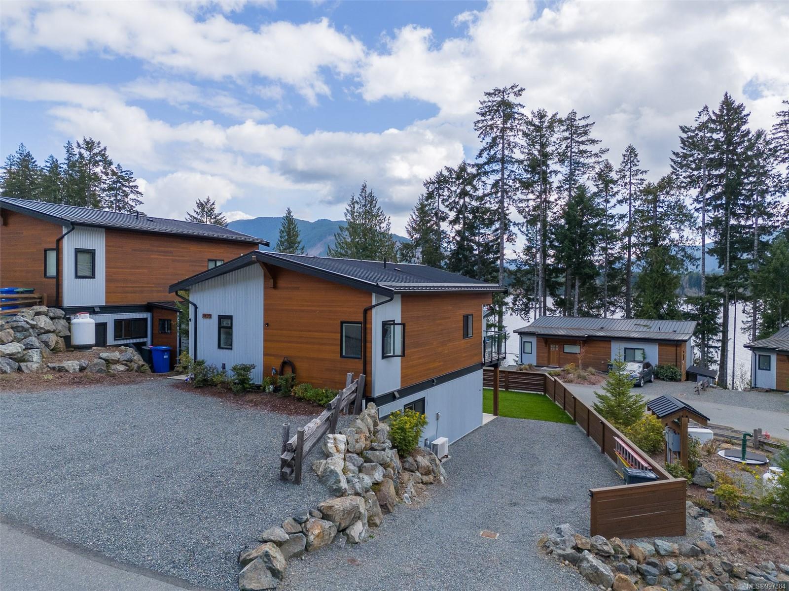$959,900 - 7420 Cottage Way<br>British Columbia, V0R 2G1