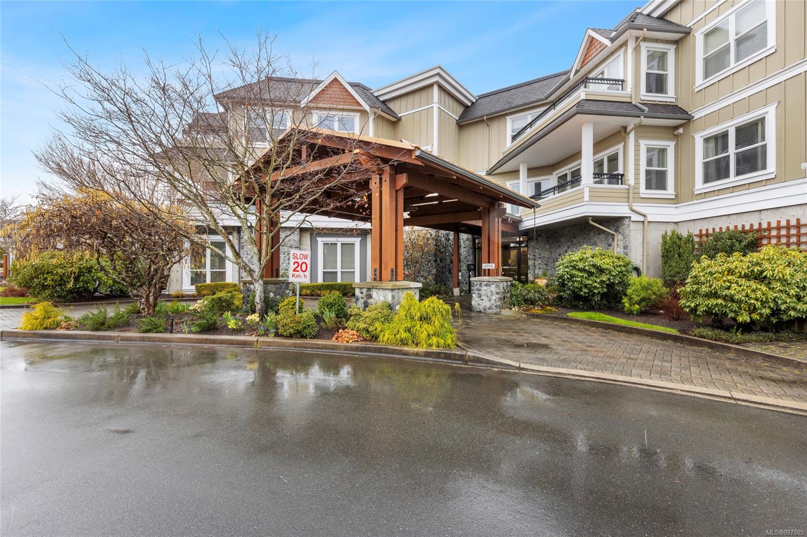 $499,000 - 10520 McDonald Park Rd<br>British Columbia, V8L 0A3