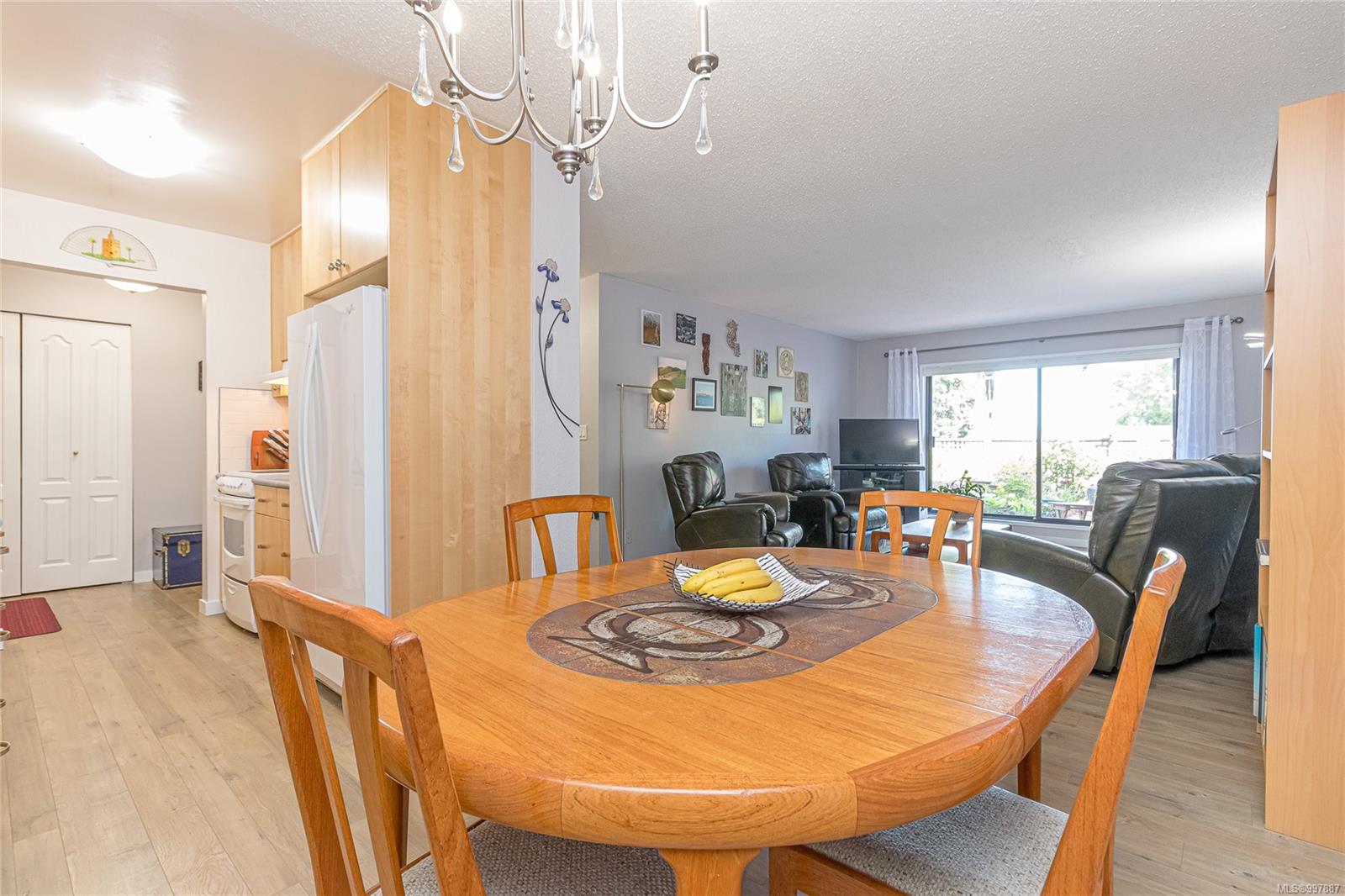$449,000 - 130 Sunningdale Rd<br>British Columbia, V9K 1P9