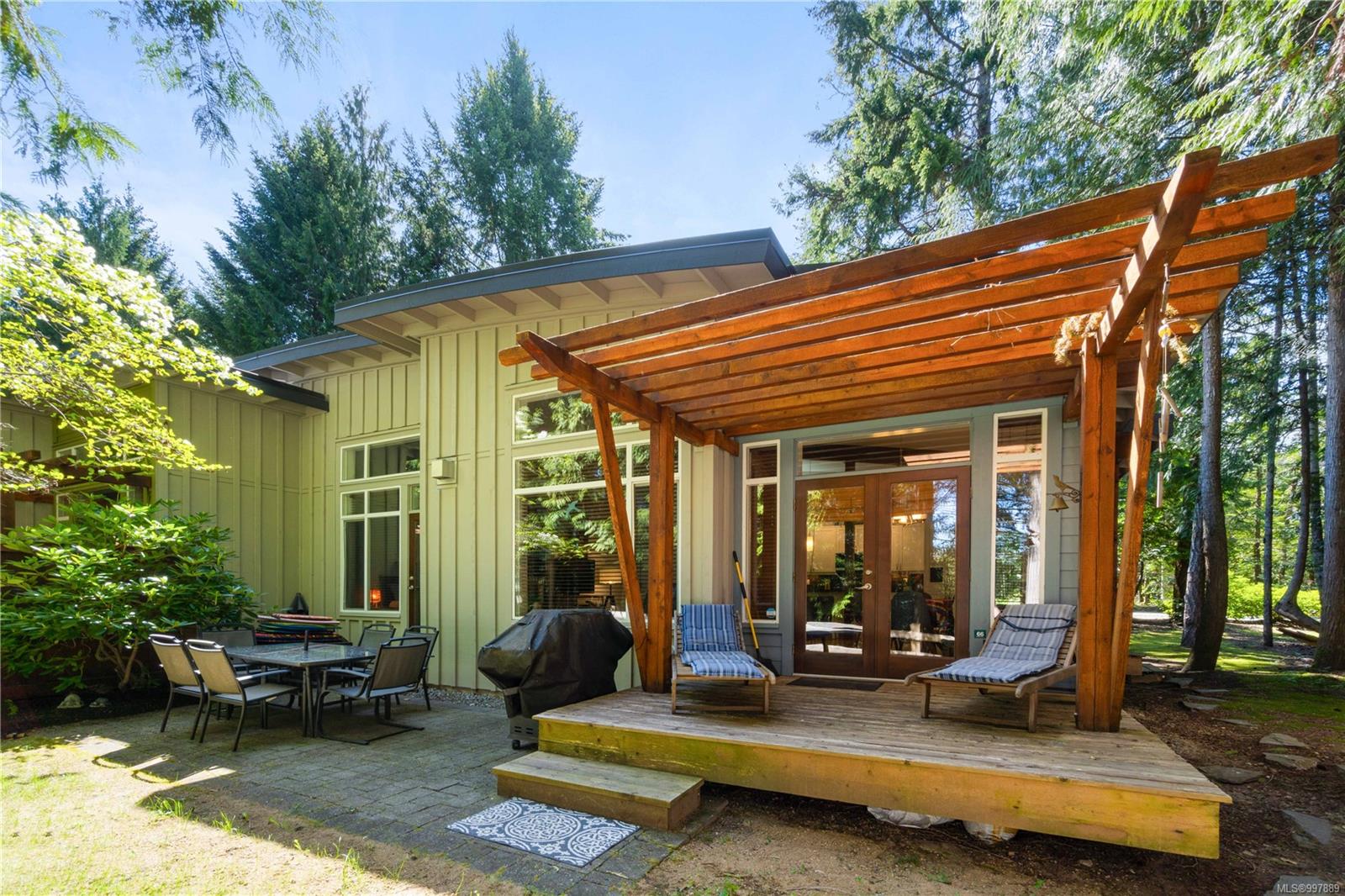 $850,000 - 1059 Tanglewood Pl<br>British Columbia, V9P 2N7