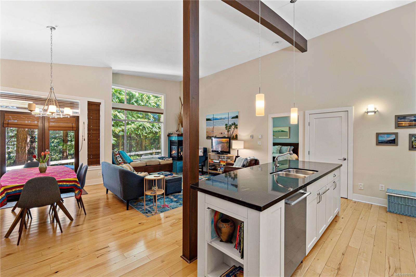 $850,000 - 1059 Tanglewood Pl<br>British Columbia, V9P 2N7