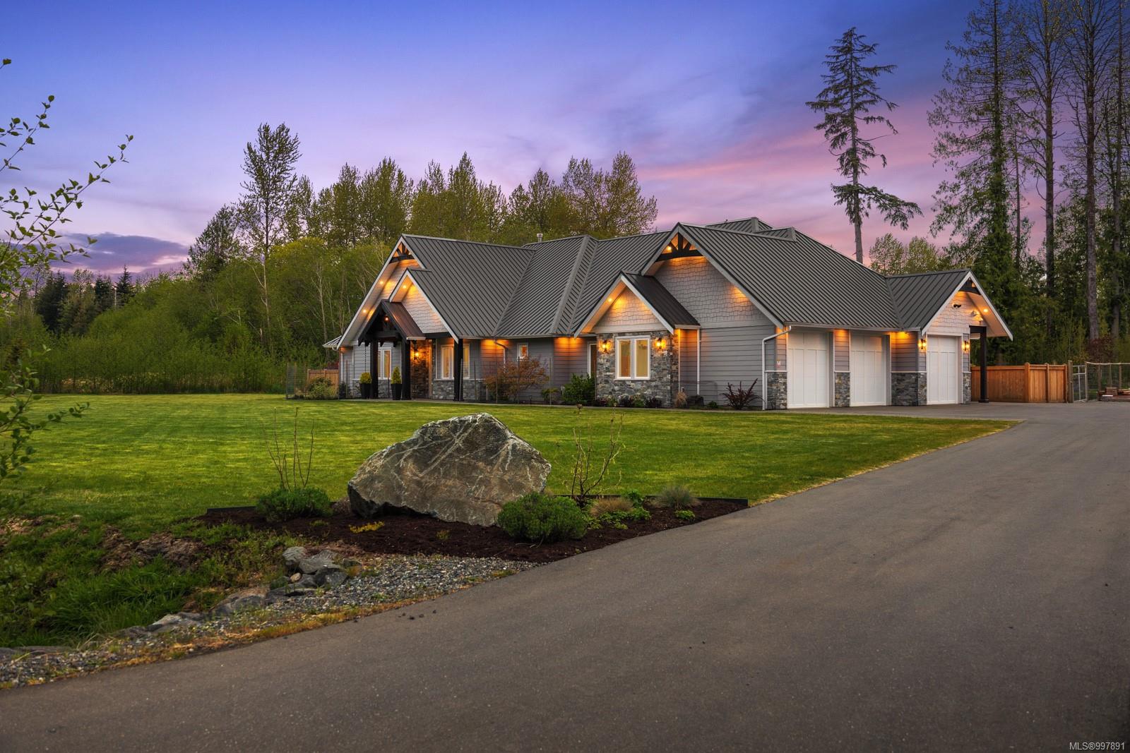 $3,200,000 - 8757/8761 Oyster River Way<br>British Columbia, V9J 1K5
