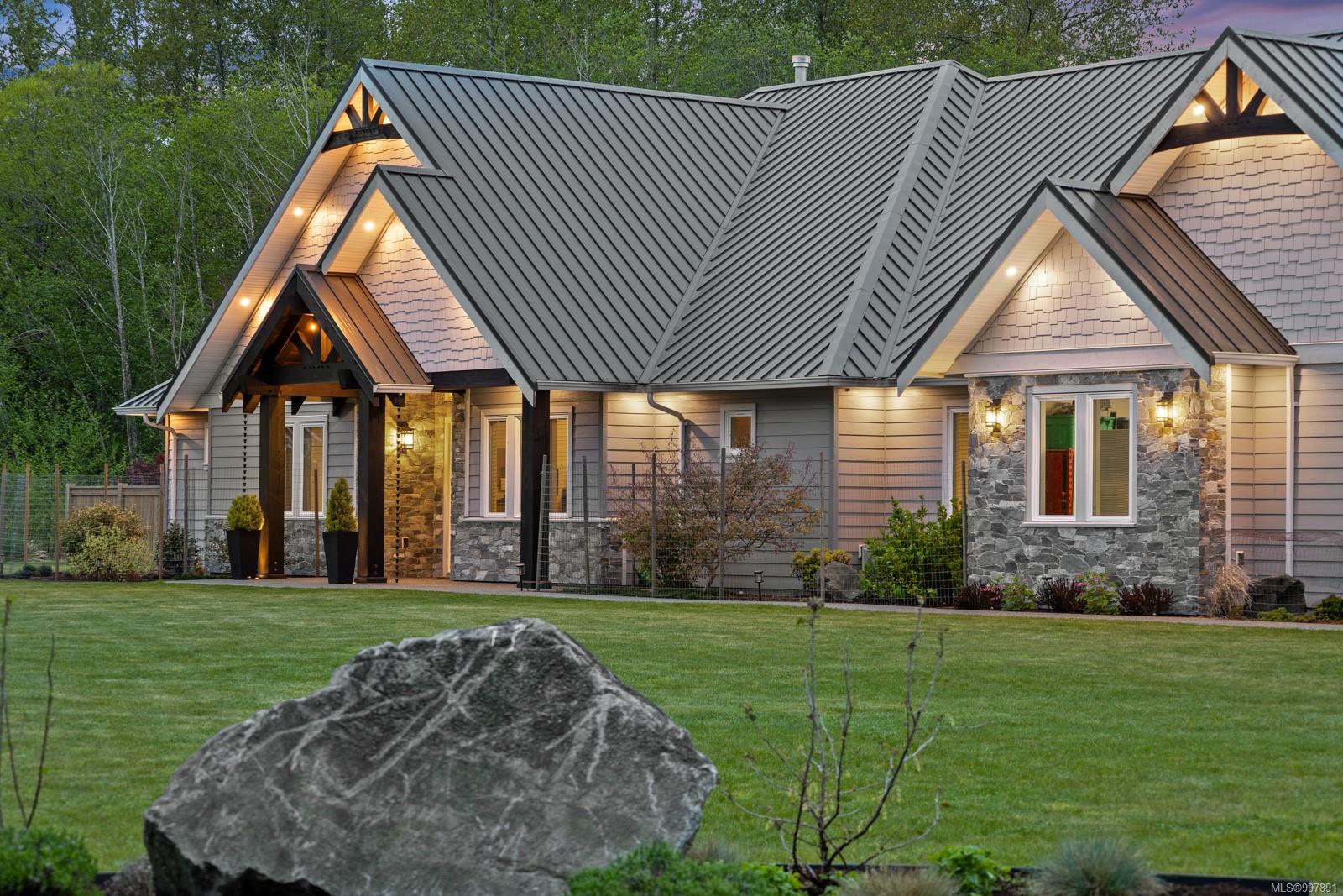 $3,200,000 - 8757/8761 Oyster River Way<br>British Columbia, V9J 1K5