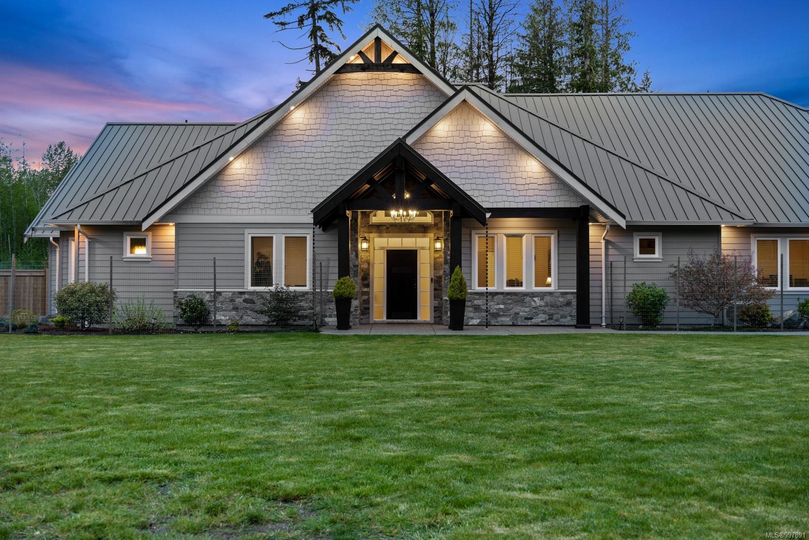 $3,200,000 - 8757/8761 Oyster River Way<br>British Columbia, V9J 1K5
