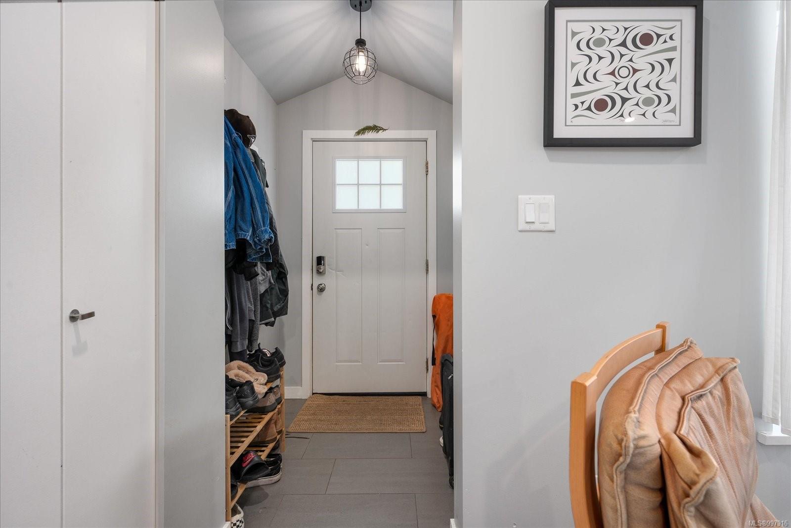 $639,900 - 545 Seventh St<br>British Columbia, V9R 1E9