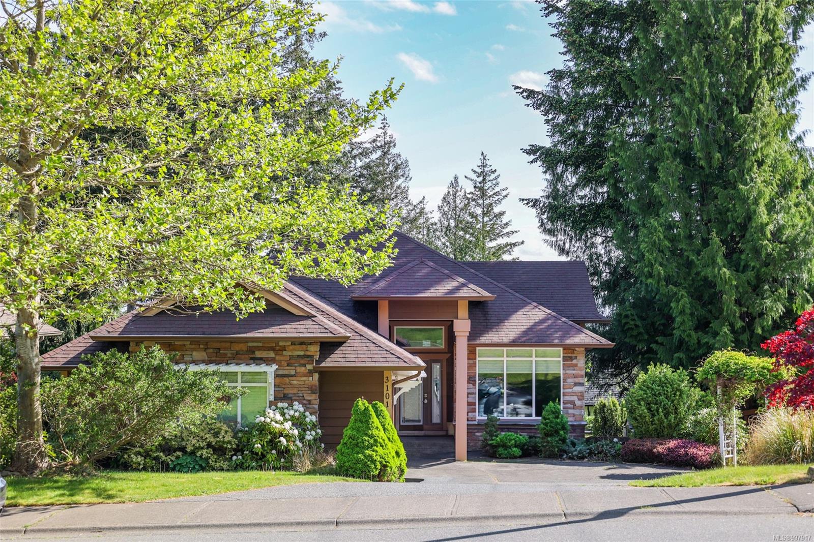 $1,225,000 - 3101 Klanawa Cres<br>British Columbia, V9N 3Z9