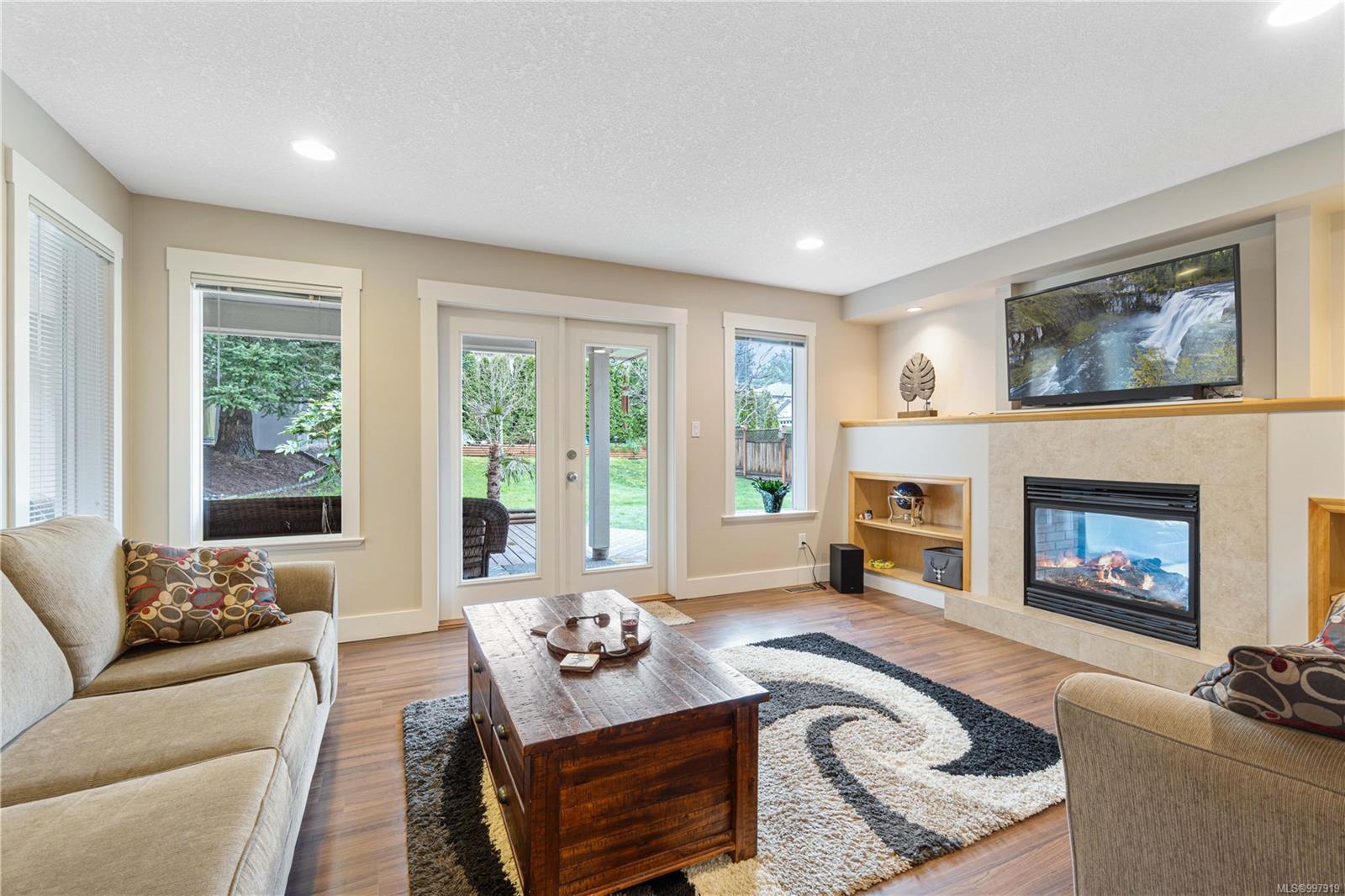 $949,000 - 1121 Beechwood Dr<br>British Columbia, V9R 7E2