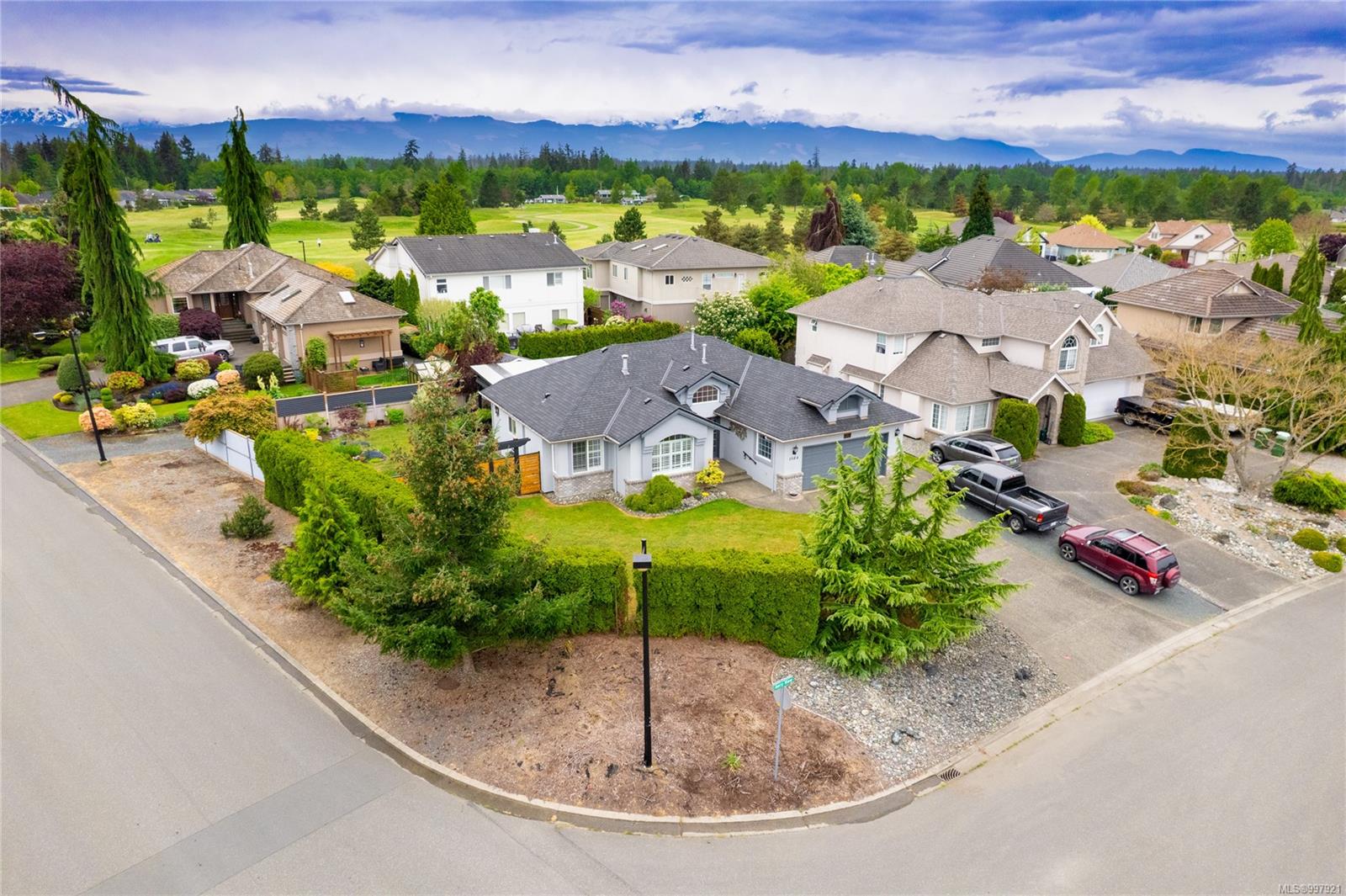 $954,900 - 1084 Aery View Way<br>British Columbia, V9P 2N9