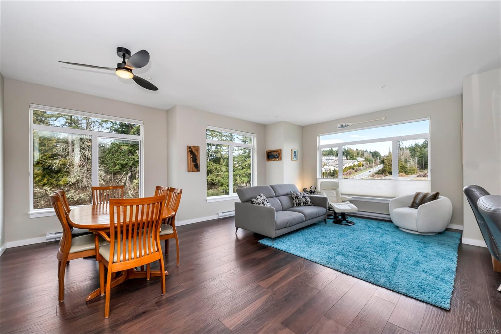 $649,000 - 591 Latoria Rd<br>British Columbia, V9C 2Z9