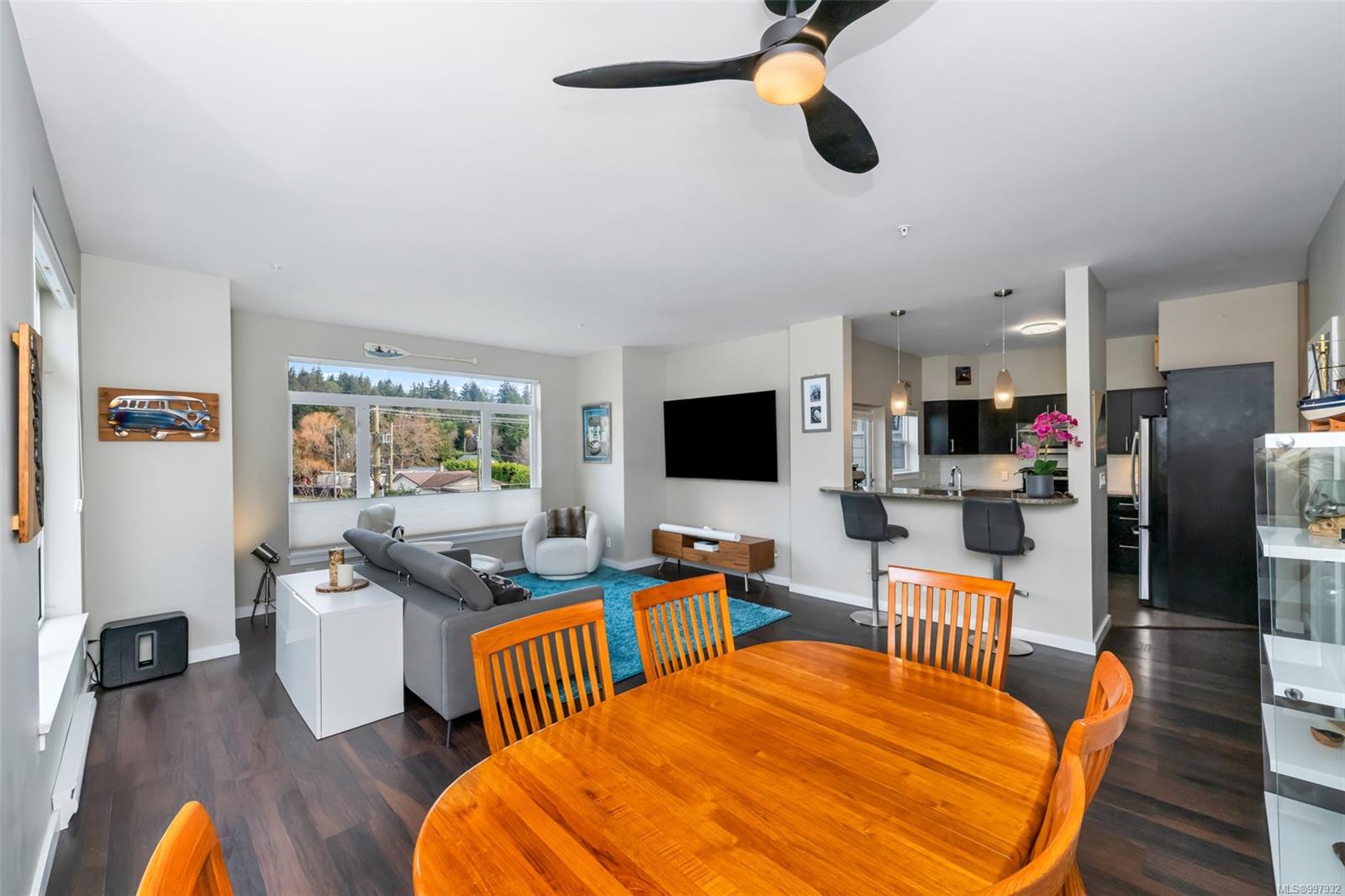 $649,000 - 591 Latoria Rd<br>British Columbia, V9C 2Z9