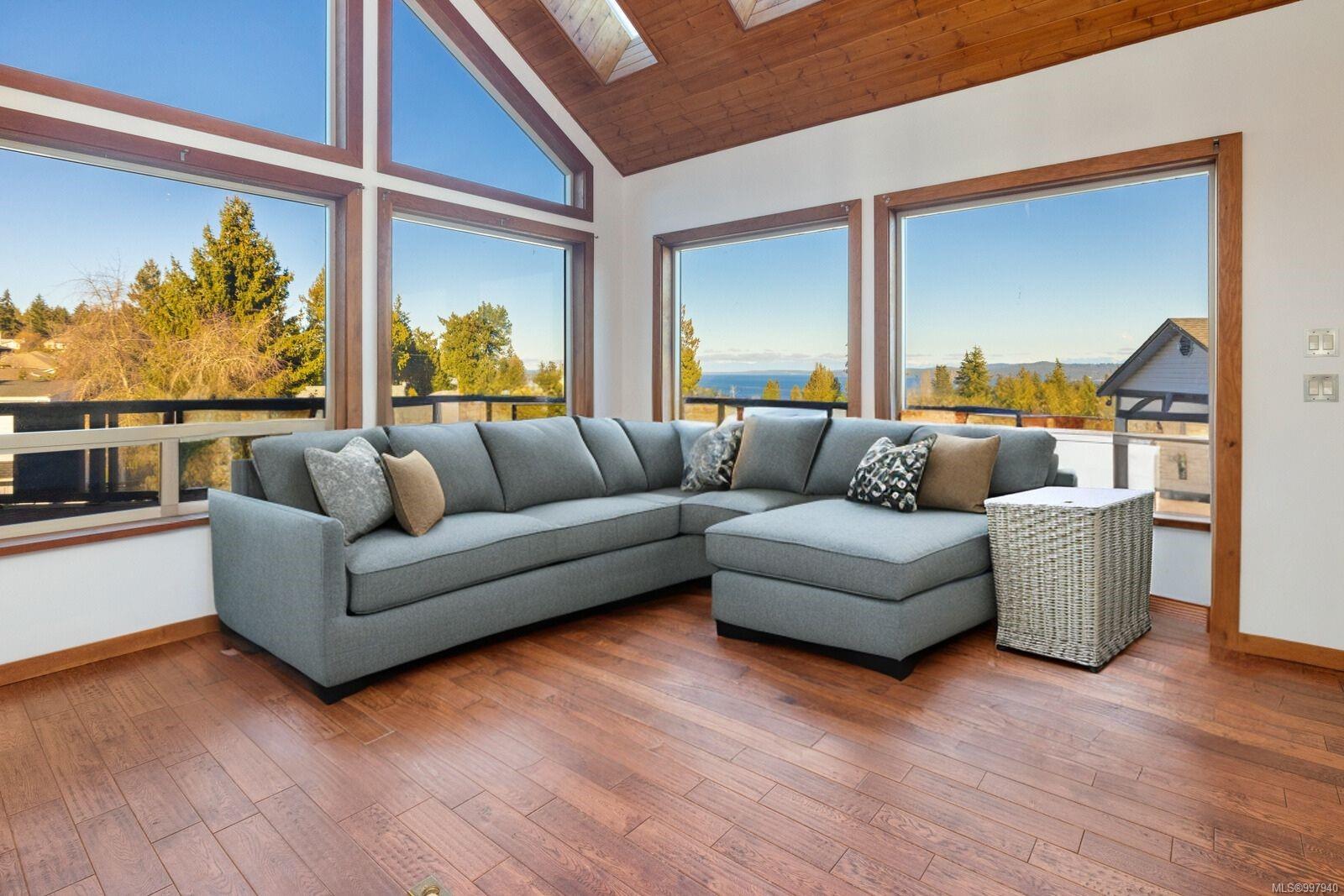 $749,000 - 9971 Echo Hts<br>British Columbia, V0R 1K2