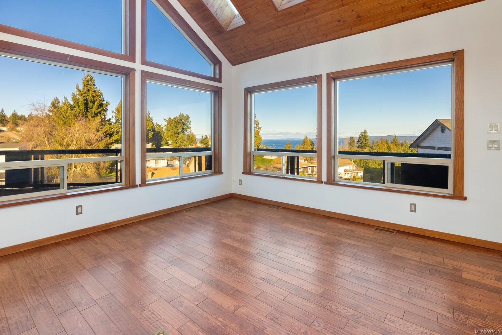 $749,000 - 9971 Echo Hts<br>British Columbia, V0R 1K2