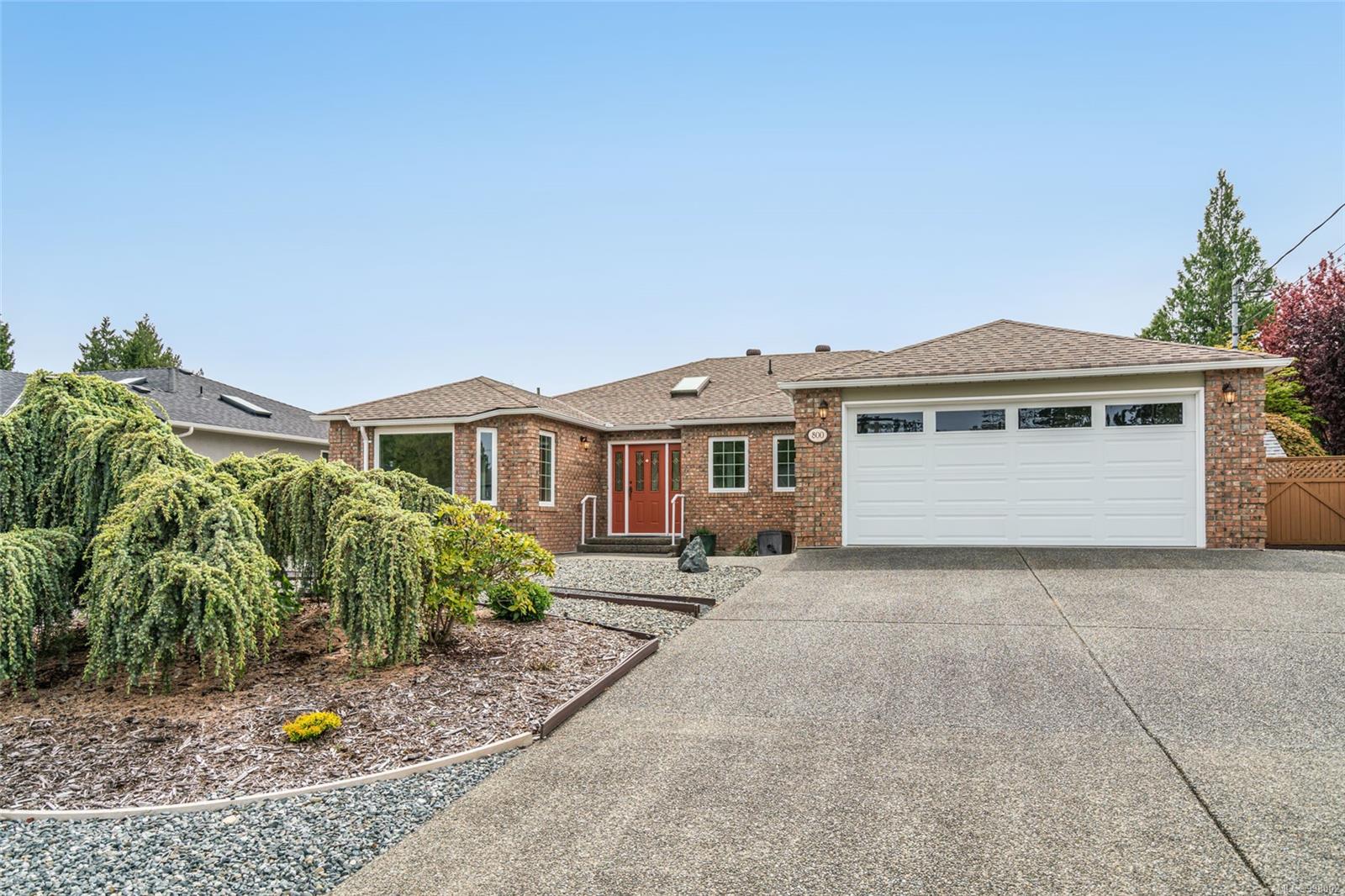 $895,900 - 800 Mulholland Dr<br>British Columbia, V9P 2K4