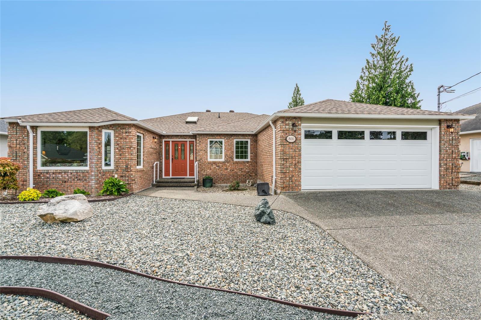 $895,900 - 800 Mulholland Dr<br>British Columbia, V9P 2K4