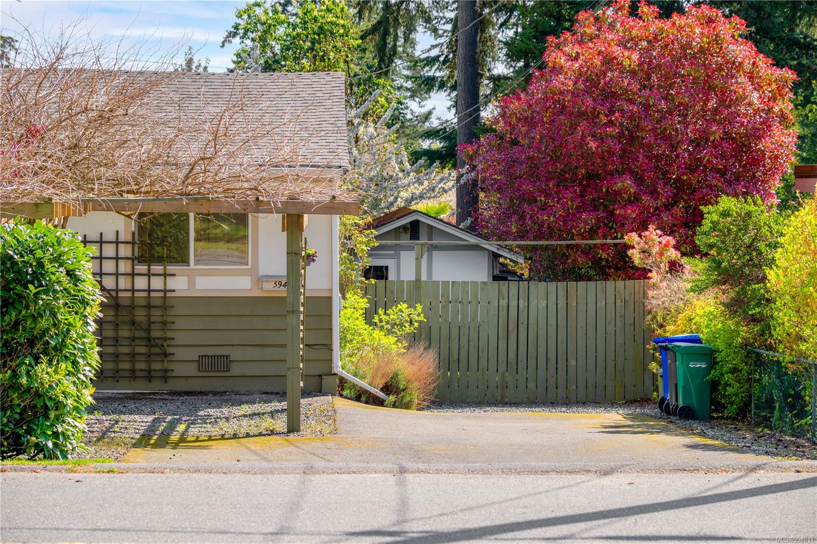 $639,900 - 594 Ruby Cres<br>British Columbia, V9R 2P9