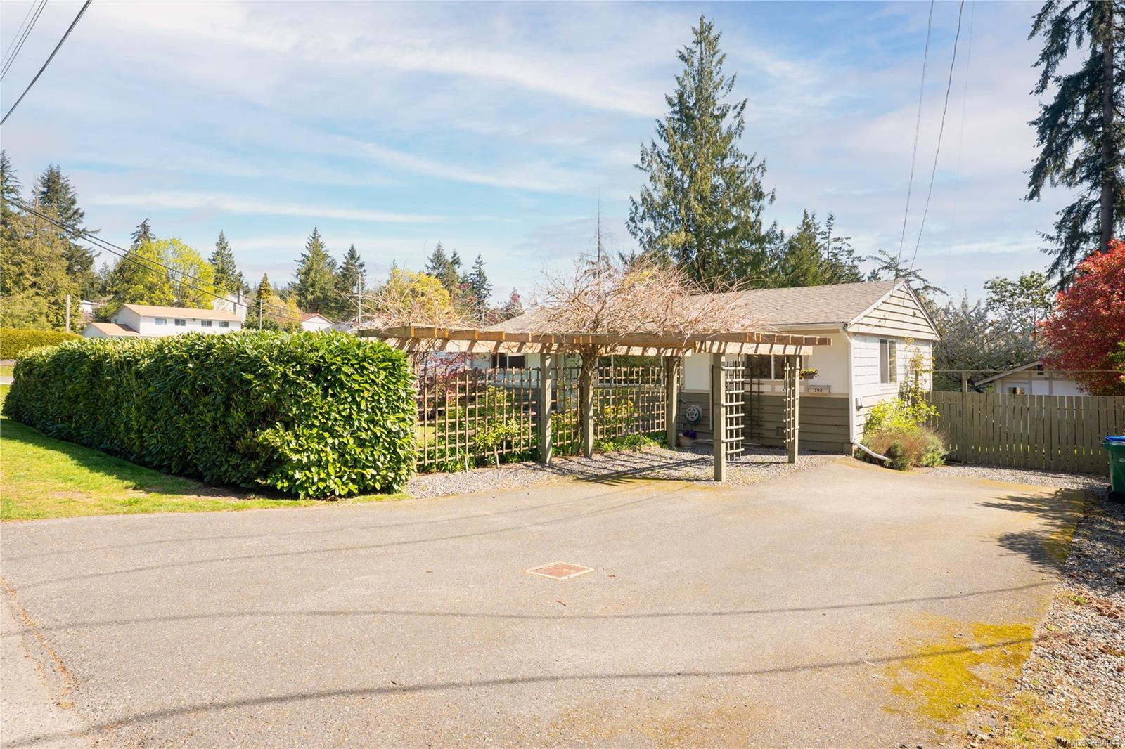 $639,900 - 594 Ruby Cres<br>British Columbia, V9R 2P9