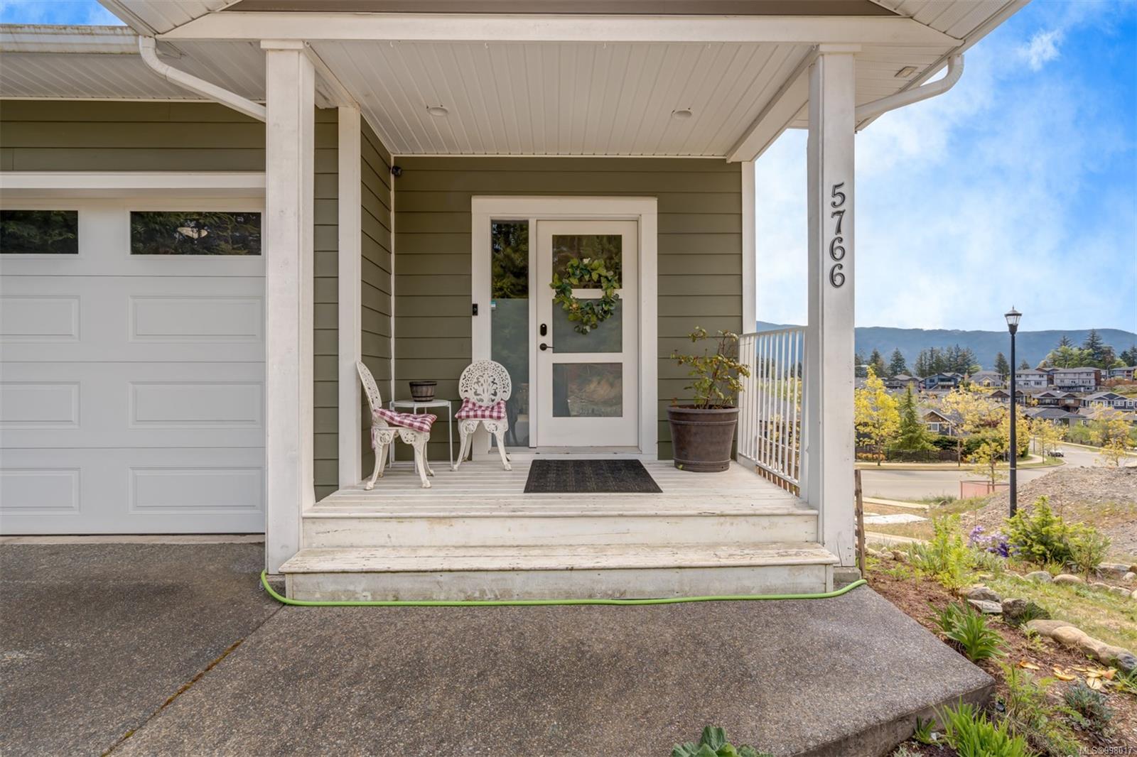 $778,000 - 5766 Linley Valley Dr<br>British Columbia, V9T 0G6