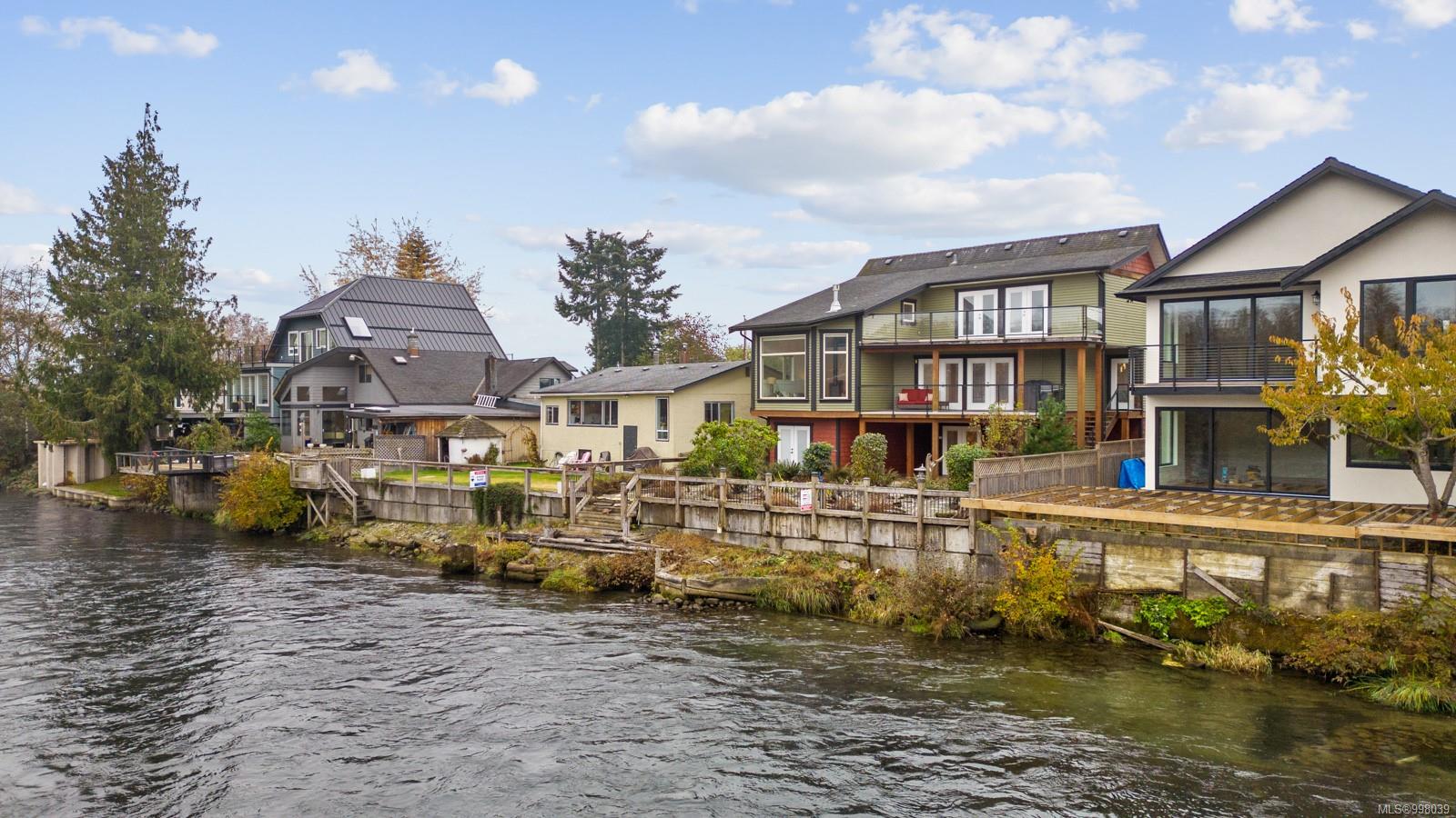 $1,388,000 - 1940 19th Ave<br>British Columbia, V9W 4M7
