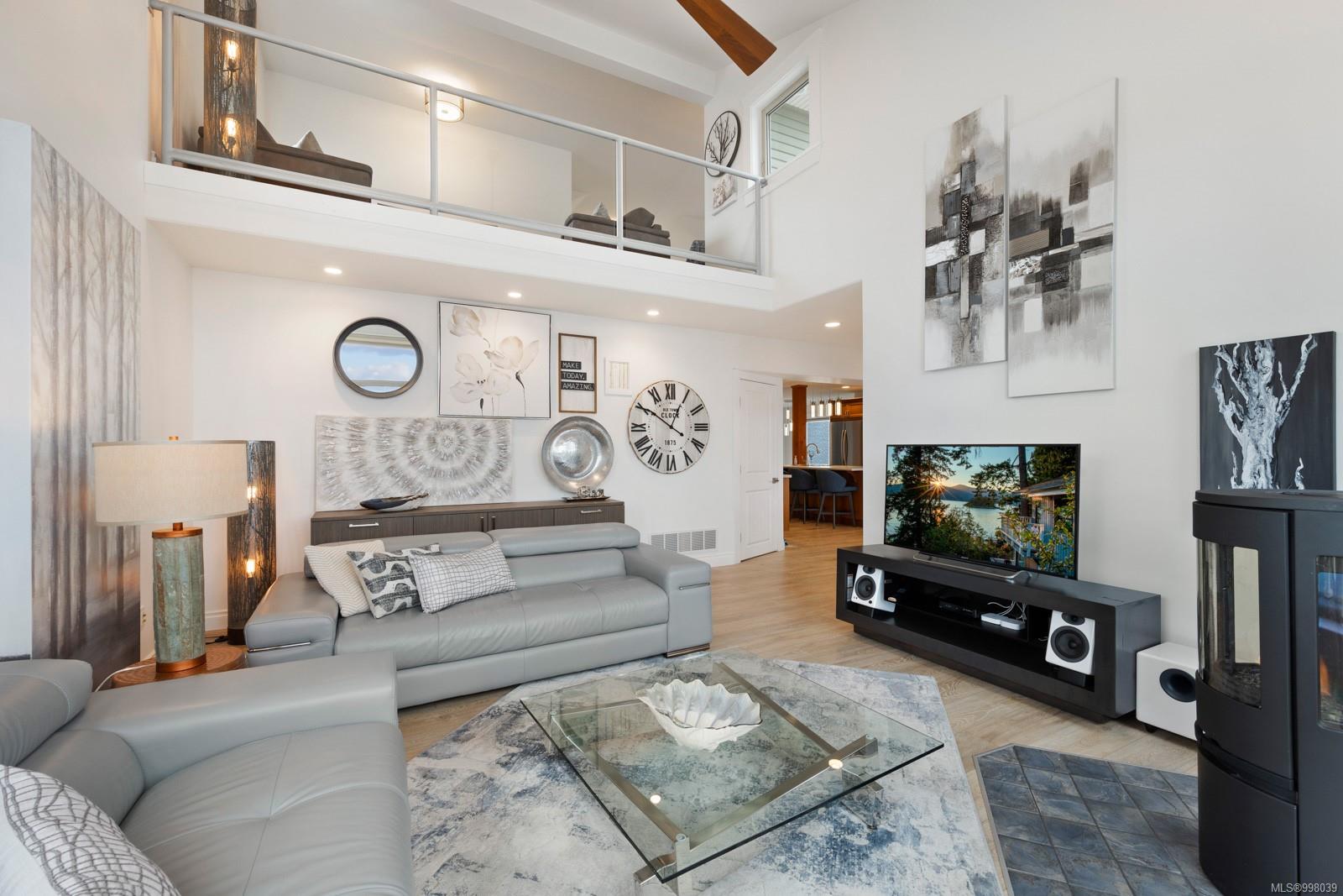 $1,388,000 - 1940 19th Ave<br>British Columbia, V9W 4M7