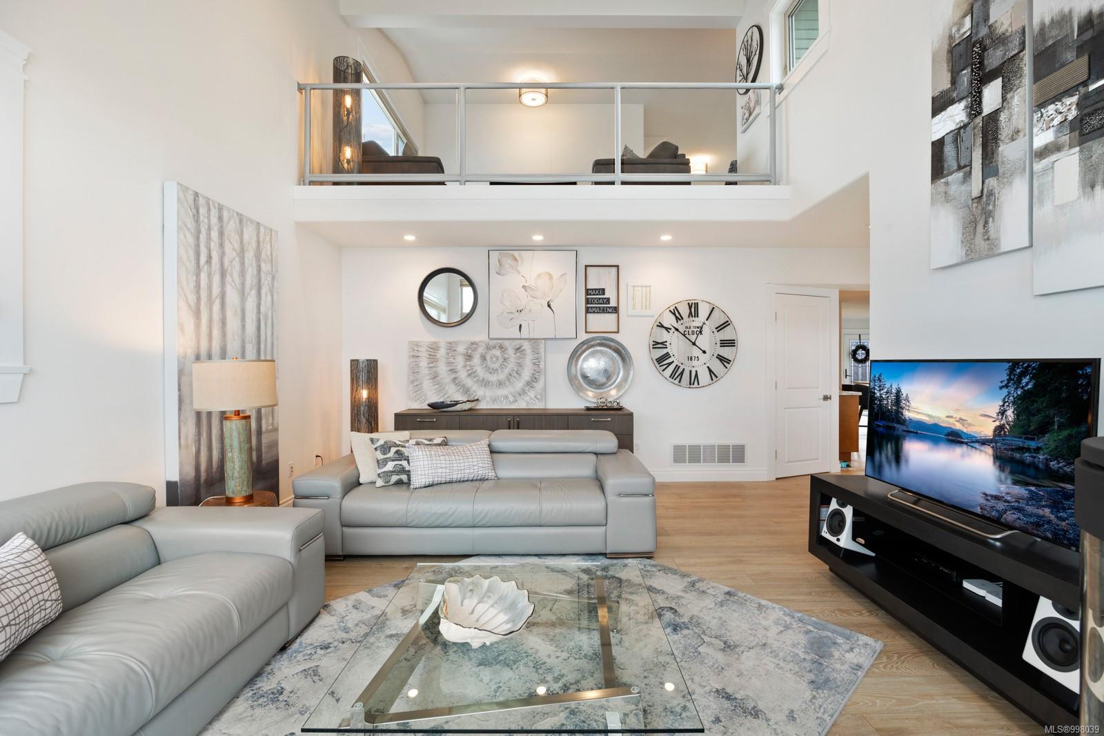 $1,388,000 - 1940 19th Ave<br>British Columbia, V9W 4M7