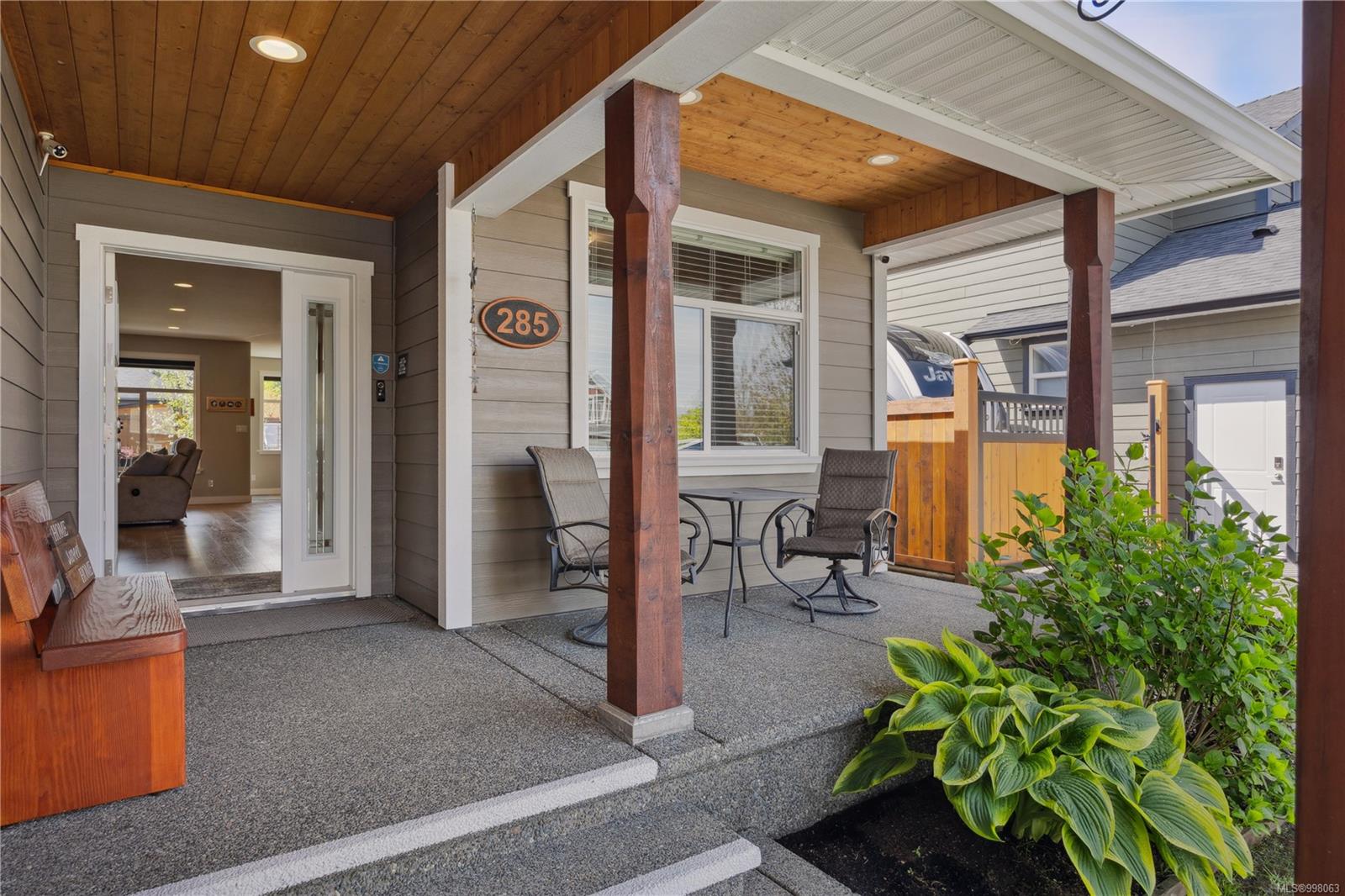 $969,000 - 285 Vermont Dr<br>British Columbia, V9W 0C3