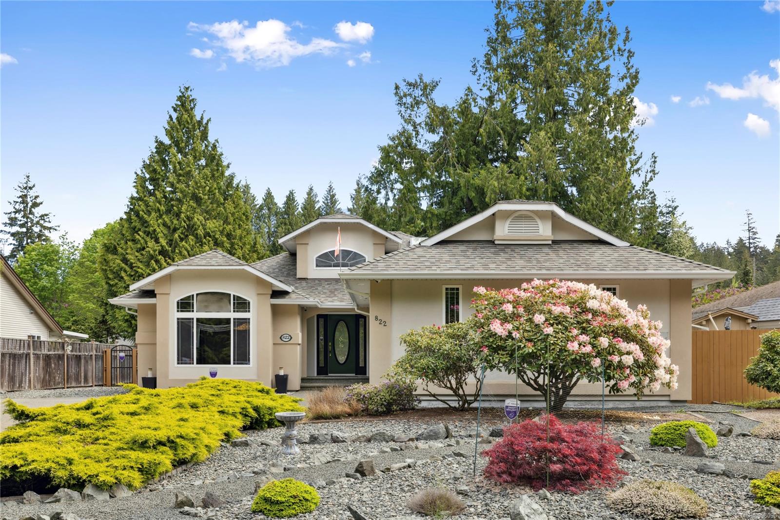$915,000 - 822 Arbutus St<br>British Columbia, V9K 2L4