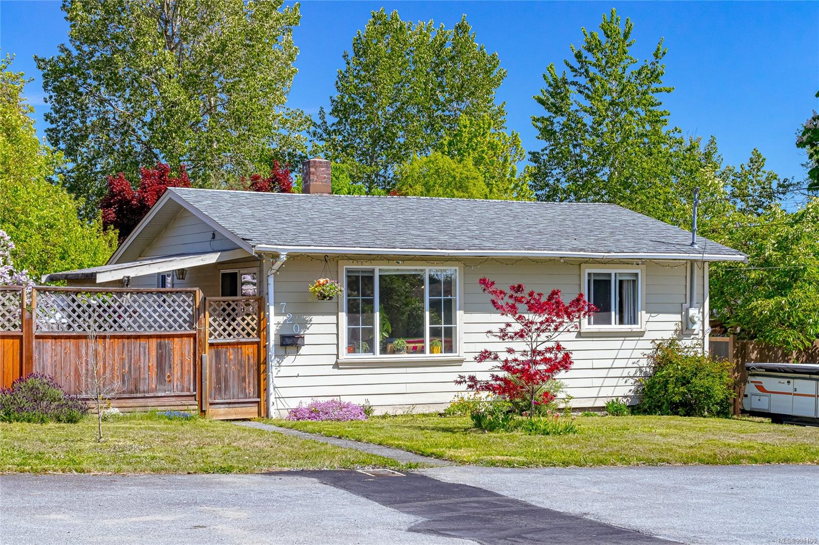 $549,900 - 720 Oakley St<br>British Columbia, V9S 1Z8