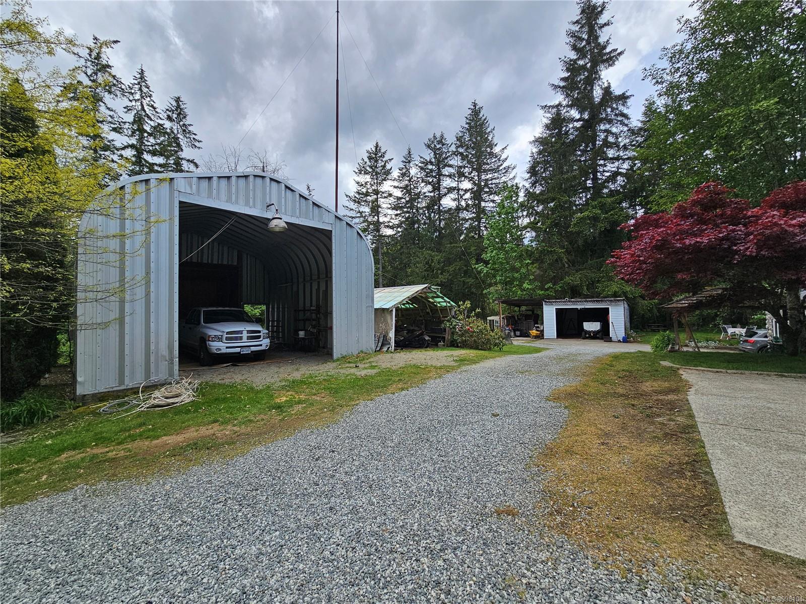 $999,900 - 5050 Sharon Dr<br>British Columbia, V9Y 9E4