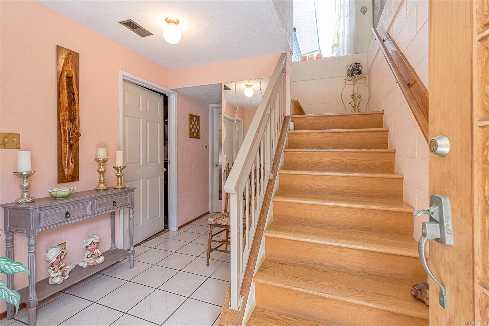 $1,290,000 - 2374 Mill Rd<br>British Columbia, V9R 6S9
