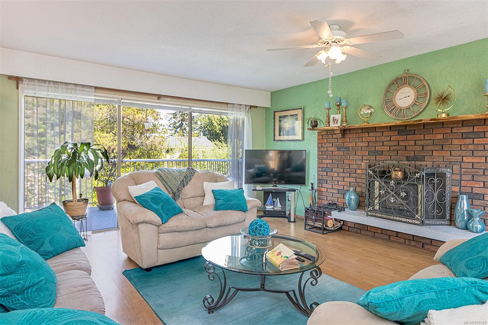 $1,290,000 - 2374 Mill Rd<br>British Columbia, V9R 6S9